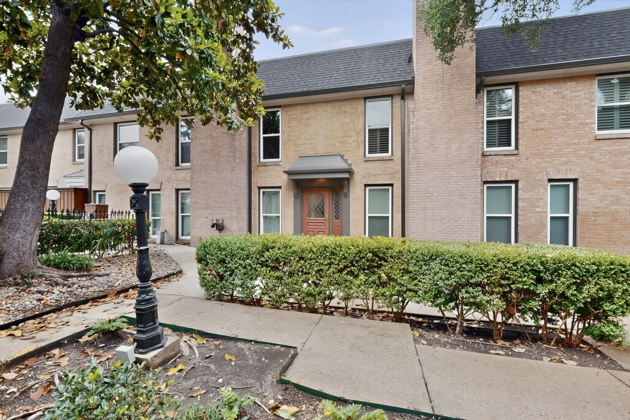 Condominium For Sale in Dallas County , 7820 Meadow Park Drive 215, Dallas, Texas 75230, 2 Bedroom, 2 Bathroom, Garage spaces, 1,165 Sqft, built in 1963, mls#21269173, Real Estate Agent in Dallas, Homes For Sale in Dallas county, Homes For Sale in Dallas, Realtor in Dallas Texas, Real Estate Brokerage Independent Realty Texas, Luminita Cordes Realtor