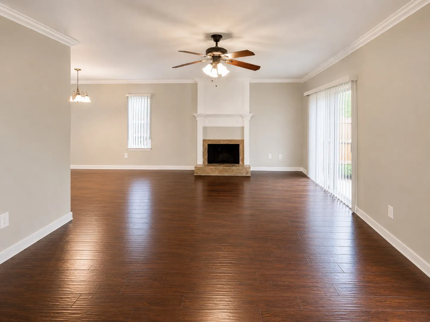 Single Family Residence For Sale in Collin County , 2624 Custer Parkway A, Richardson, Texas 75080, 3 Bedroom, 4 Bathroom, 1 Garage spaces, 1,632 Sqft, built in 1973, mls#21268749, Real Estate Agent in Richardson, Homes For Sale in Collin county, Homes For Sale in Richardson, Realtor in Richardson Texas, Real Estate Brokerage Independent Realty Texas, Luminita Cordes Realtor