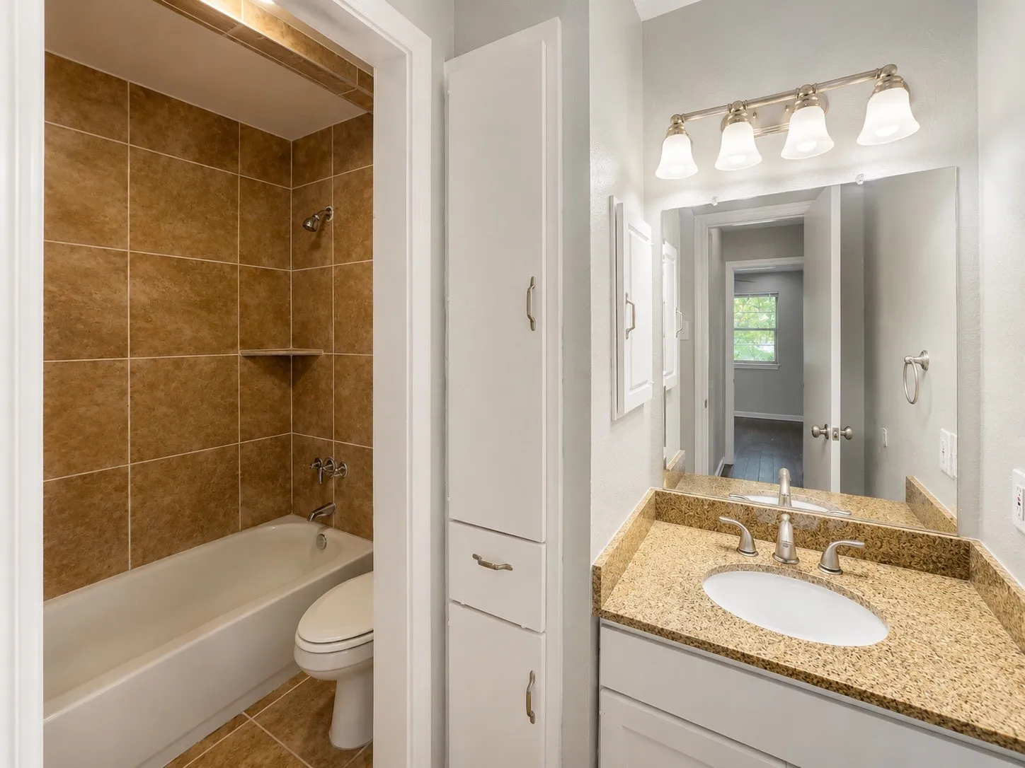 Single Family Residence For Sale in Collin County , 2624 Custer Parkway A, Richardson, Texas 75080, 3 Bedroom, 4 Bathroom, 1 Garage spaces, 1,632 Sqft, built in 1973, mls#21268749, Real Estate Agent in Richardson, Homes For Sale in Collin county, Homes For Sale in Richardson, Realtor in Richardson Texas, Real Estate Brokerage Independent Realty Texas, Luminita Cordes Realtor