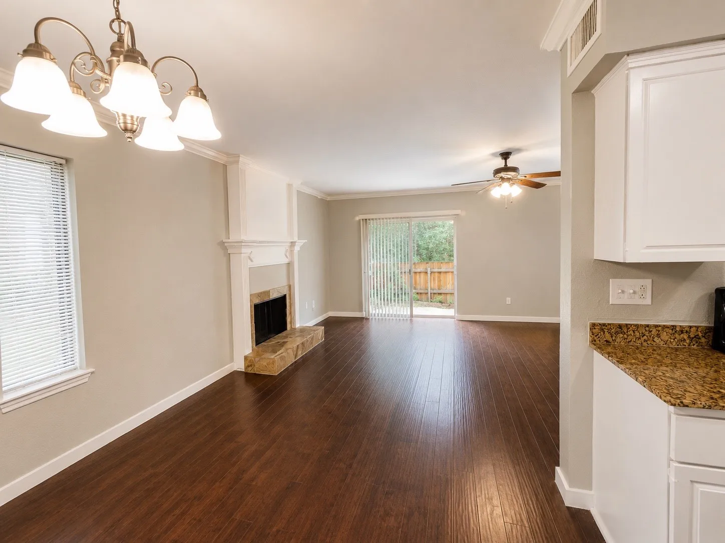 Single Family Residence For Sale in Collin County , 2624 Custer Parkway A, Richardson, Texas 75080, 3 Bedroom, 4 Bathroom, 1 Garage spaces, 1,632 Sqft, built in 1973, mls#21268749, Real Estate Agent in Richardson, Homes For Sale in Collin county, Homes For Sale in Richardson, Realtor in Richardson Texas, Real Estate Brokerage Independent Realty Texas, Luminita Cordes Realtor