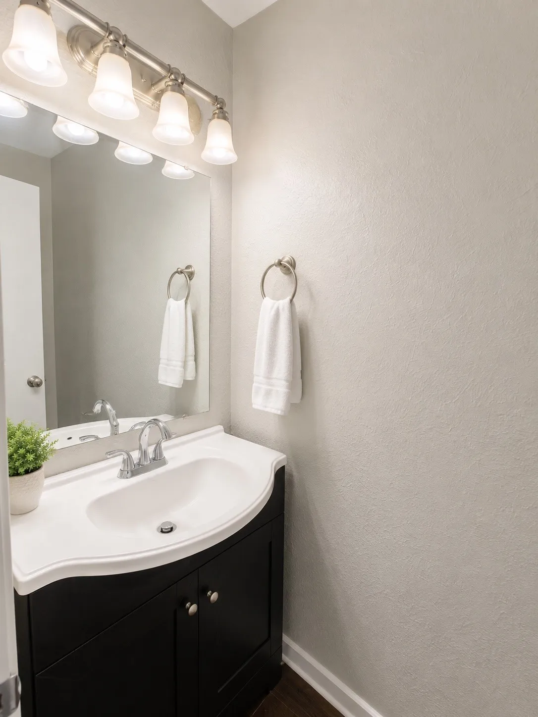 Single Family Residence For Sale in Collin County , 2624 Custer Parkway A, Richardson, Texas 75080, 3 Bedroom, 4 Bathroom, 1 Garage spaces, 1,632 Sqft, built in 1973, mls#21268749, Real Estate Agent in Richardson, Homes For Sale in Collin county, Homes For Sale in Richardson, Realtor in Richardson Texas, Real Estate Brokerage Independent Realty Texas, Luminita Cordes Realtor