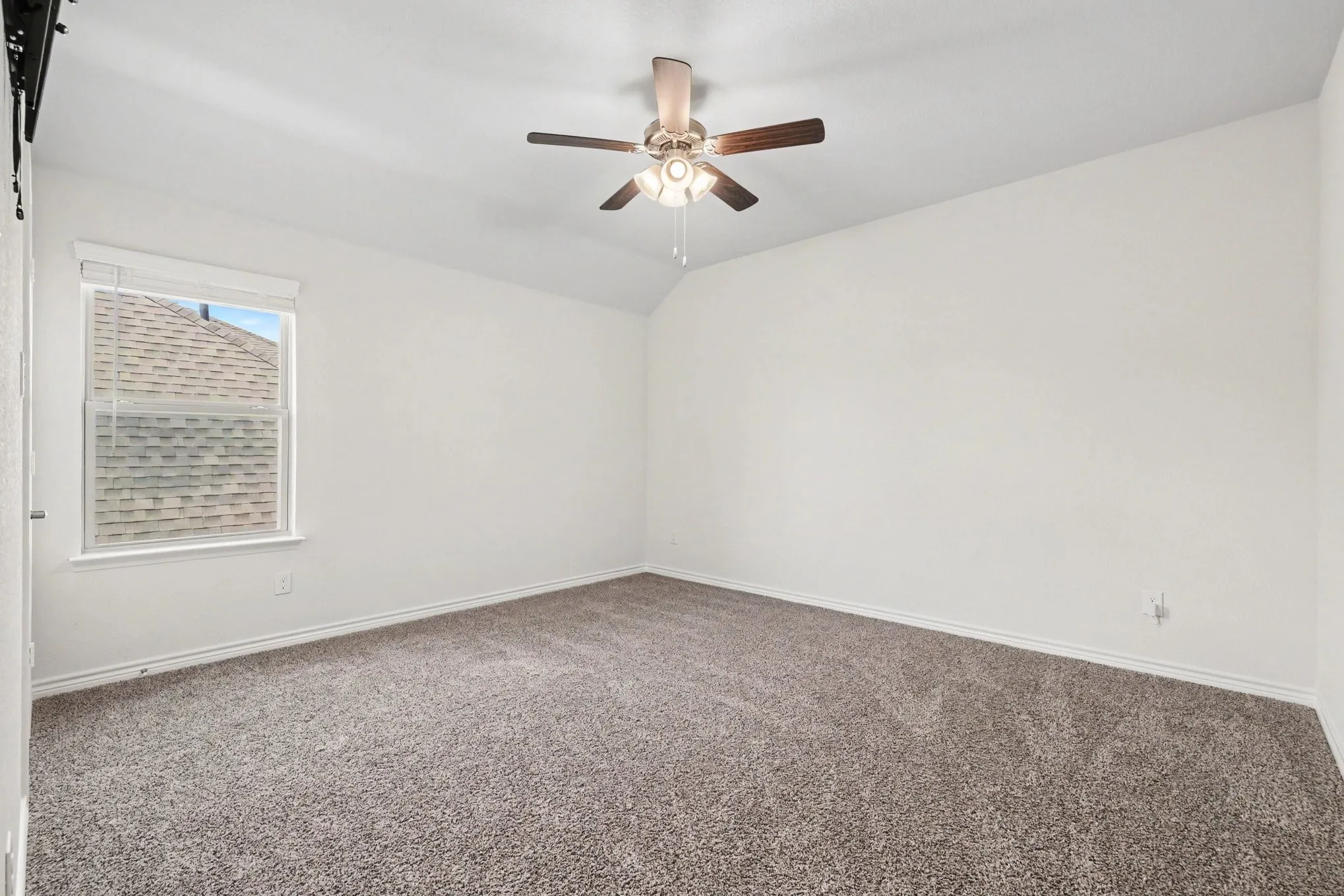Single Family Residence For Sale in Kaufman County , 3602 Caledonia, Forney, Texas 75126, 4 Bedroom, 3 Bathroom, 2 Garage spaces, 2,989 Sqft, built in 2022, mls#21267127, Real Estate Agent in Forney, Homes For Sale in Kaufman county, Homes For Sale in Forney, Realtor in Forney Texas, Real Estate Brokerage Independent Realty Texas, Luminita Cordes Realtor