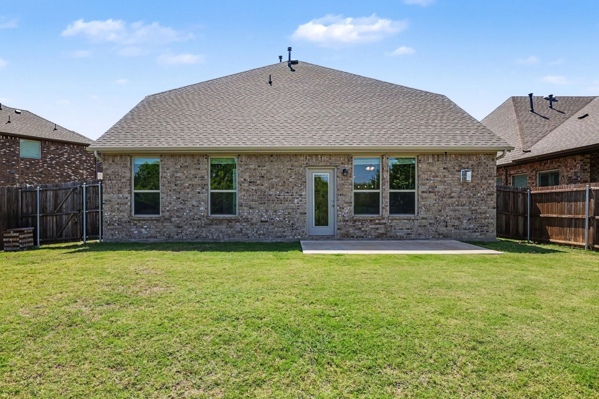 Single Family Residence For Sale in Kaufman County , 3602 Caledonia, Forney, Texas 75126, 4 Bedroom, 3 Bathroom, 2 Garage spaces, 2,989 Sqft, built in 2022, mls#21267127, Real Estate Agent in Forney, Homes For Sale in Kaufman county, Homes For Sale in Forney, Realtor in Forney Texas, Real Estate Brokerage Independent Realty Texas, Luminita Cordes Realtor