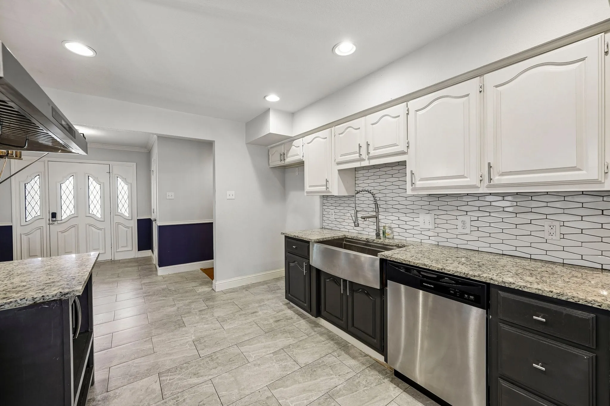 Single Family Residence For Sale in Hood County , 5209 Fairway Circle, De Cordova, Texas 76049, 4 Bedroom, 2 Bathroom, 3 Garage spaces, 2,526 Sqft, built in 1988, mls#21267330, Real Estate Agent in De Cordova, Homes For Sale in Hood county, Homes For Sale in De Cordova, Realtor in De Cordova Texas, Real Estate Brokerage Independent Realty Texas, Luminita Cordes Realtor