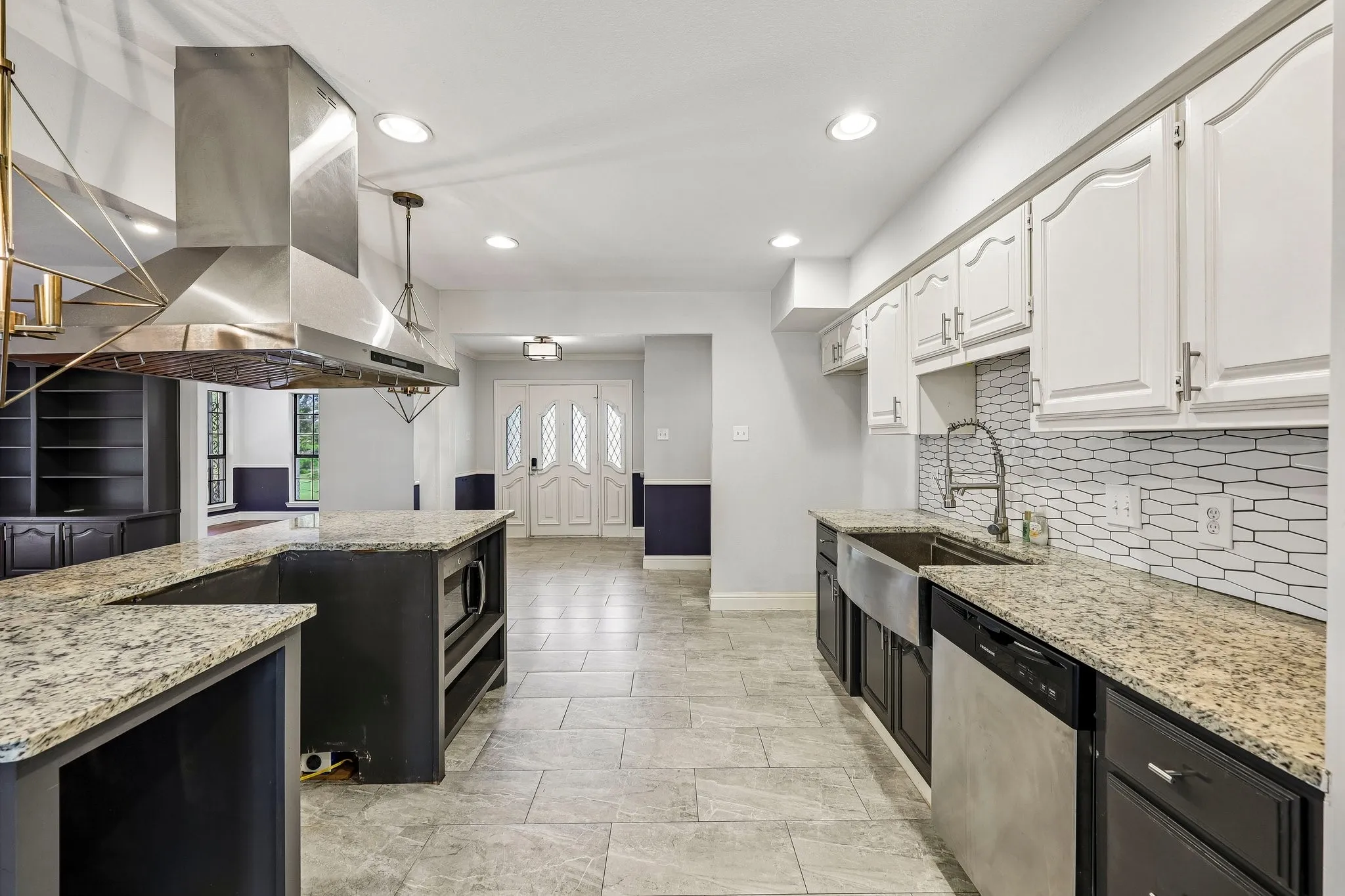 Single Family Residence For Sale in Hood County , 5209 Fairway Circle, De Cordova, Texas 76049, 4 Bedroom, 2 Bathroom, 3 Garage spaces, 2,526 Sqft, built in 1988, mls#21267330, Real Estate Agent in De Cordova, Homes For Sale in Hood county, Homes For Sale in De Cordova, Realtor in De Cordova Texas, Real Estate Brokerage Independent Realty Texas, Luminita Cordes Realtor
