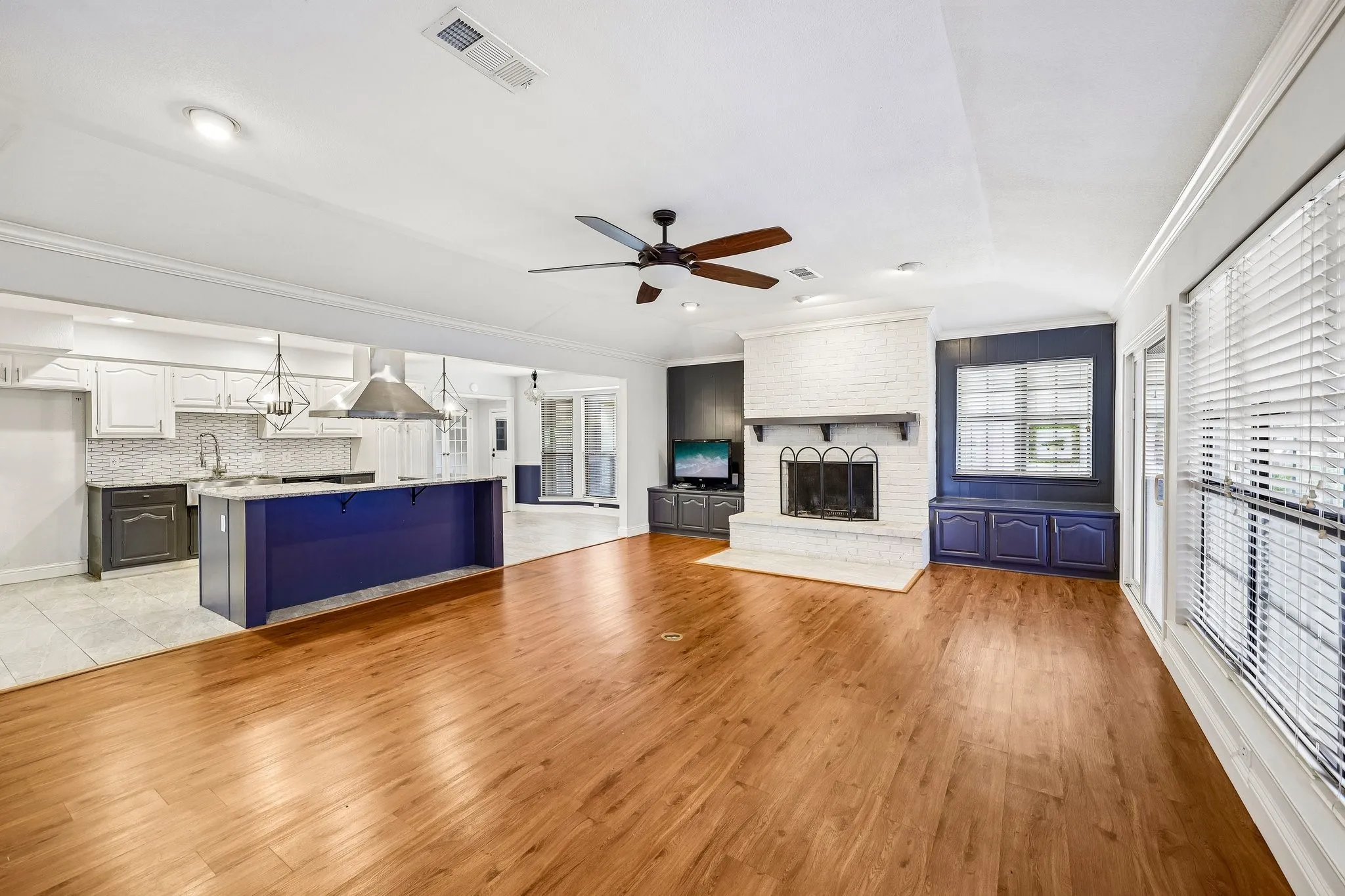 Single Family Residence For Sale in Hood County , 5209 Fairway Circle, De Cordova, Texas 76049, 4 Bedroom, 2 Bathroom, 3 Garage spaces, 2,526 Sqft, built in 1988, mls#21267330, Real Estate Agent in De Cordova, Homes For Sale in Hood county, Homes For Sale in De Cordova, Realtor in De Cordova Texas, Real Estate Brokerage Independent Realty Texas, Luminita Cordes Realtor