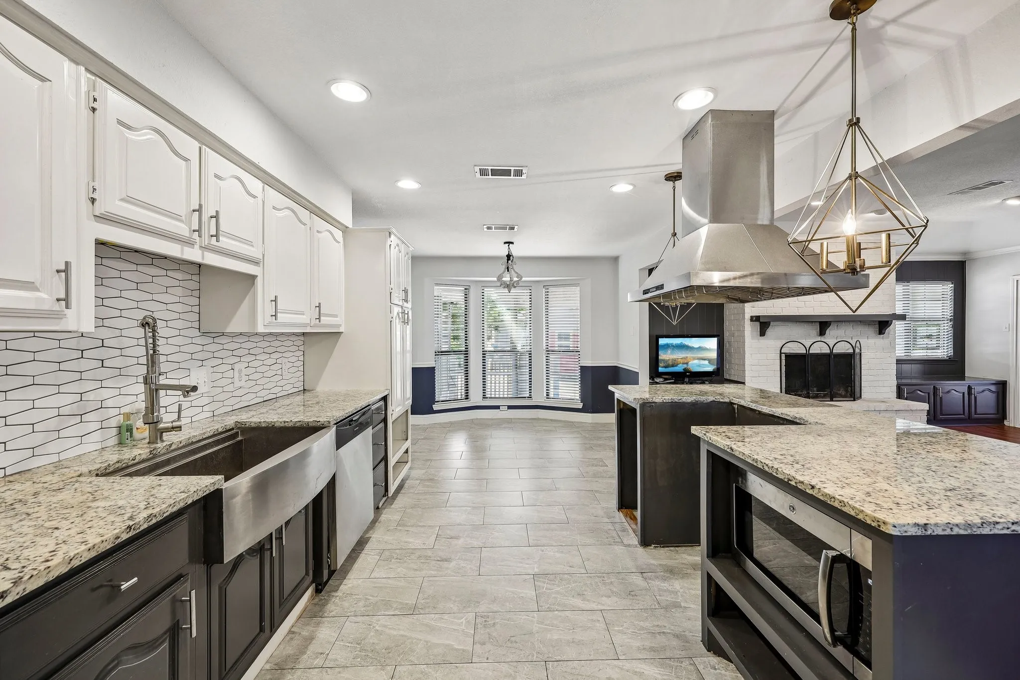 Single Family Residence For Sale in Hood County , 5209 Fairway Circle, De Cordova, Texas 76049, 4 Bedroom, 2 Bathroom, 3 Garage spaces, 2,526 Sqft, built in 1988, mls#21267330, Real Estate Agent in De Cordova, Homes For Sale in Hood county, Homes For Sale in De Cordova, Realtor in De Cordova Texas, Real Estate Brokerage Independent Realty Texas, Luminita Cordes Realtor
