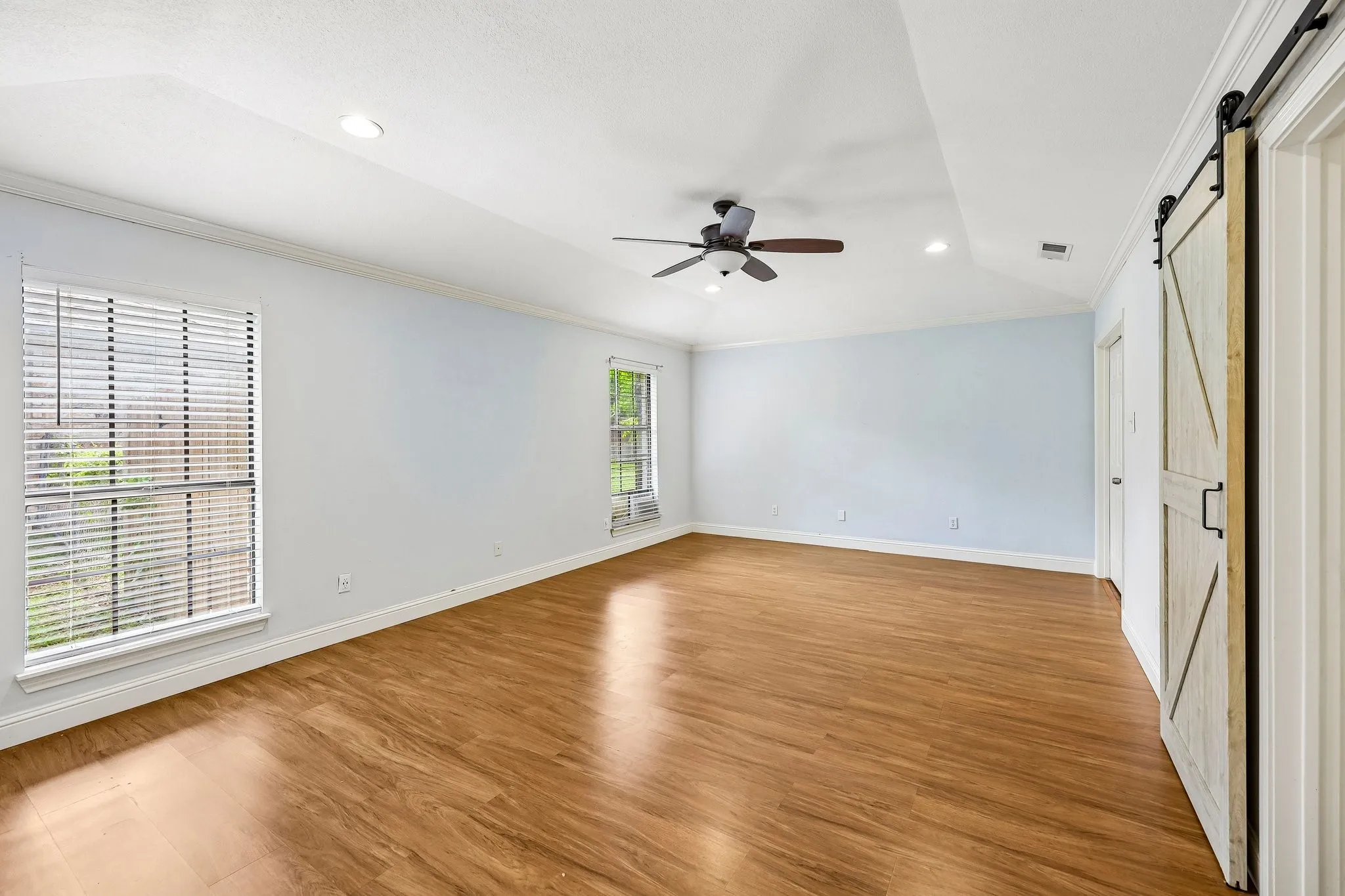 Single Family Residence For Sale in Hood County , 5209 Fairway Circle, De Cordova, Texas 76049, 4 Bedroom, 2 Bathroom, 3 Garage spaces, 2,526 Sqft, built in 1988, mls#21267330, Real Estate Agent in De Cordova, Homes For Sale in Hood county, Homes For Sale in De Cordova, Realtor in De Cordova Texas, Real Estate Brokerage Independent Realty Texas, Luminita Cordes Realtor