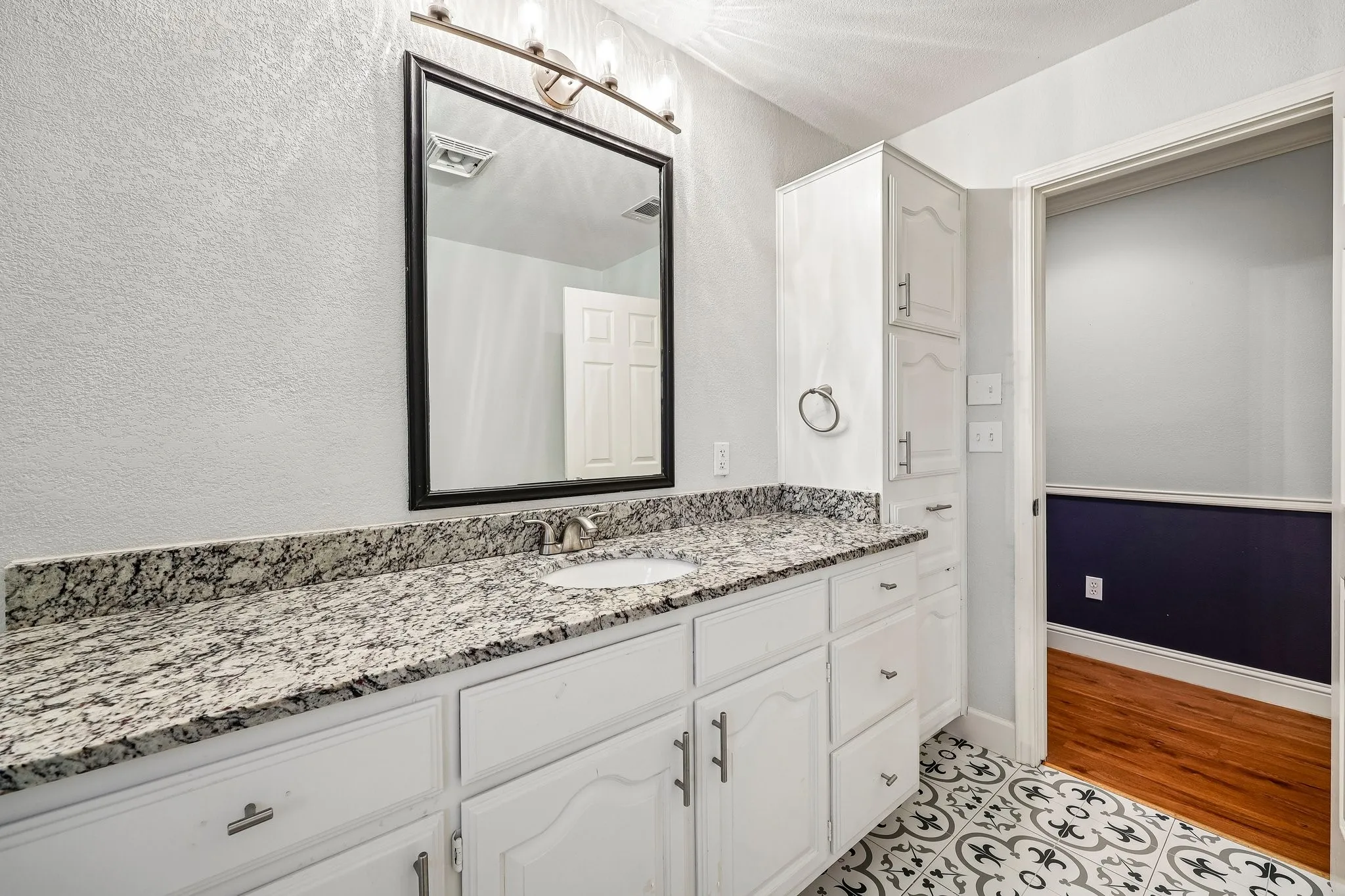 Single Family Residence For Sale in Hood County , 5209 Fairway Circle, De Cordova, Texas 76049, 4 Bedroom, 2 Bathroom, 3 Garage spaces, 2,526 Sqft, built in 1988, mls#21267330, Real Estate Agent in De Cordova, Homes For Sale in Hood county, Homes For Sale in De Cordova, Realtor in De Cordova Texas, Real Estate Brokerage Independent Realty Texas, Luminita Cordes Realtor