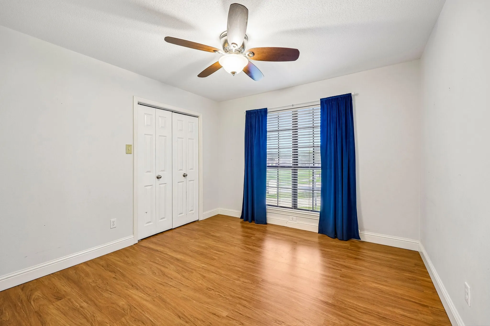 Single Family Residence For Sale in Hood County , 5209 Fairway Circle, De Cordova, Texas 76049, 4 Bedroom, 2 Bathroom, 3 Garage spaces, 2,526 Sqft, built in 1988, mls#21267330, Real Estate Agent in De Cordova, Homes For Sale in Hood county, Homes For Sale in De Cordova, Realtor in De Cordova Texas, Real Estate Brokerage Independent Realty Texas, Luminita Cordes Realtor