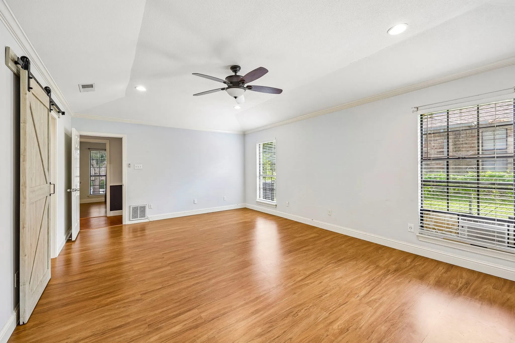 Single Family Residence For Sale in Hood County , 5209 Fairway Circle, De Cordova, Texas 76049, 4 Bedroom, 2 Bathroom, 3 Garage spaces, 2,526 Sqft, built in 1988, mls#21267330, Real Estate Agent in De Cordova, Homes For Sale in Hood county, Homes For Sale in De Cordova, Realtor in De Cordova Texas, Real Estate Brokerage Independent Realty Texas, Luminita Cordes Realtor