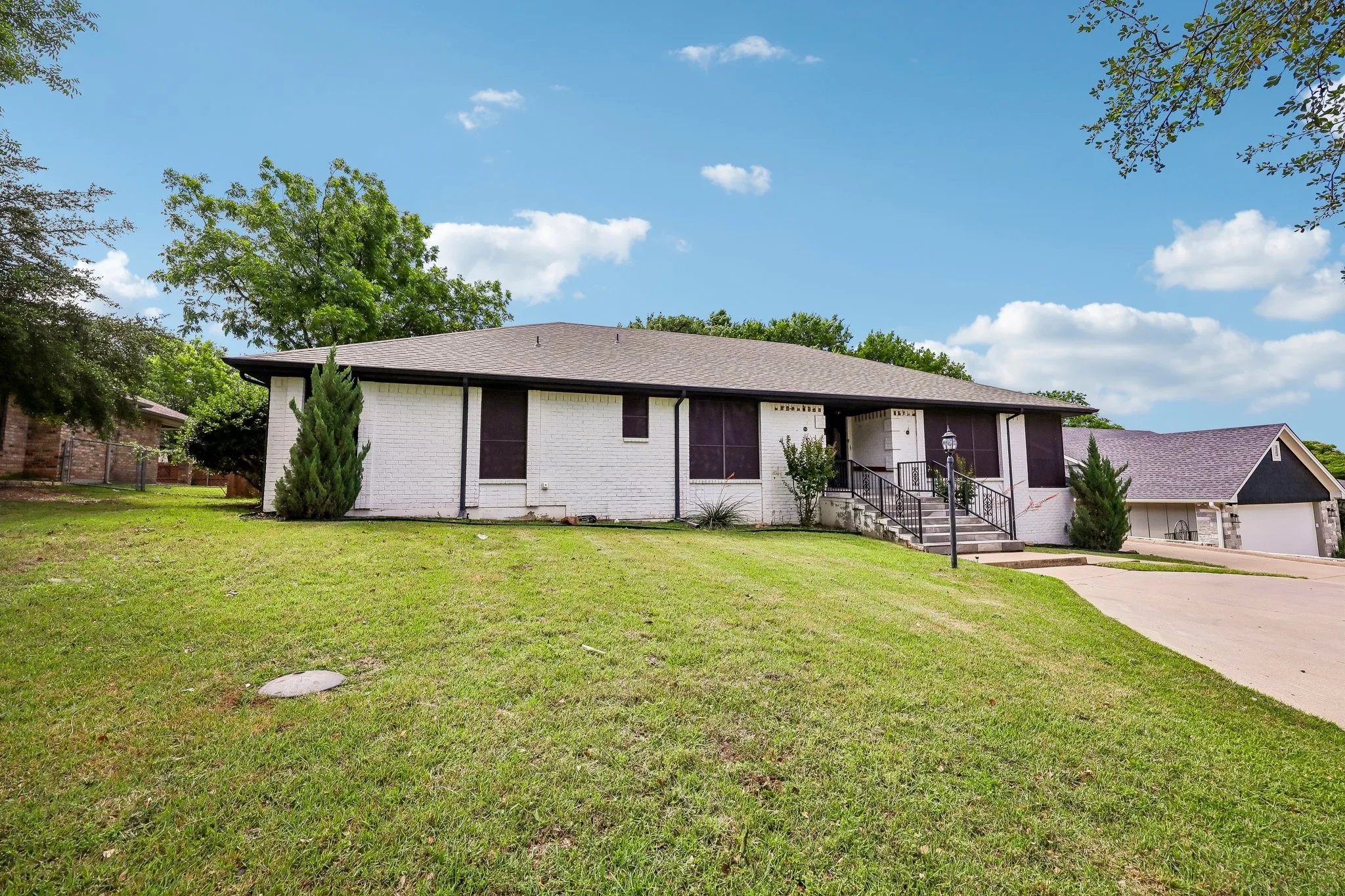 Single Family Residence For Sale in Hood County , 5209 Fairway Circle, De Cordova, Texas 76049, 4 Bedroom, 2 Bathroom, 3 Garage spaces, 2,526 Sqft, built in 1988, mls#21267330, Real Estate Agent in De Cordova, Homes For Sale in Hood county, Homes For Sale in De Cordova, Realtor in De Cordova Texas, Real Estate Brokerage Independent Realty Texas, Luminita Cordes Realtor