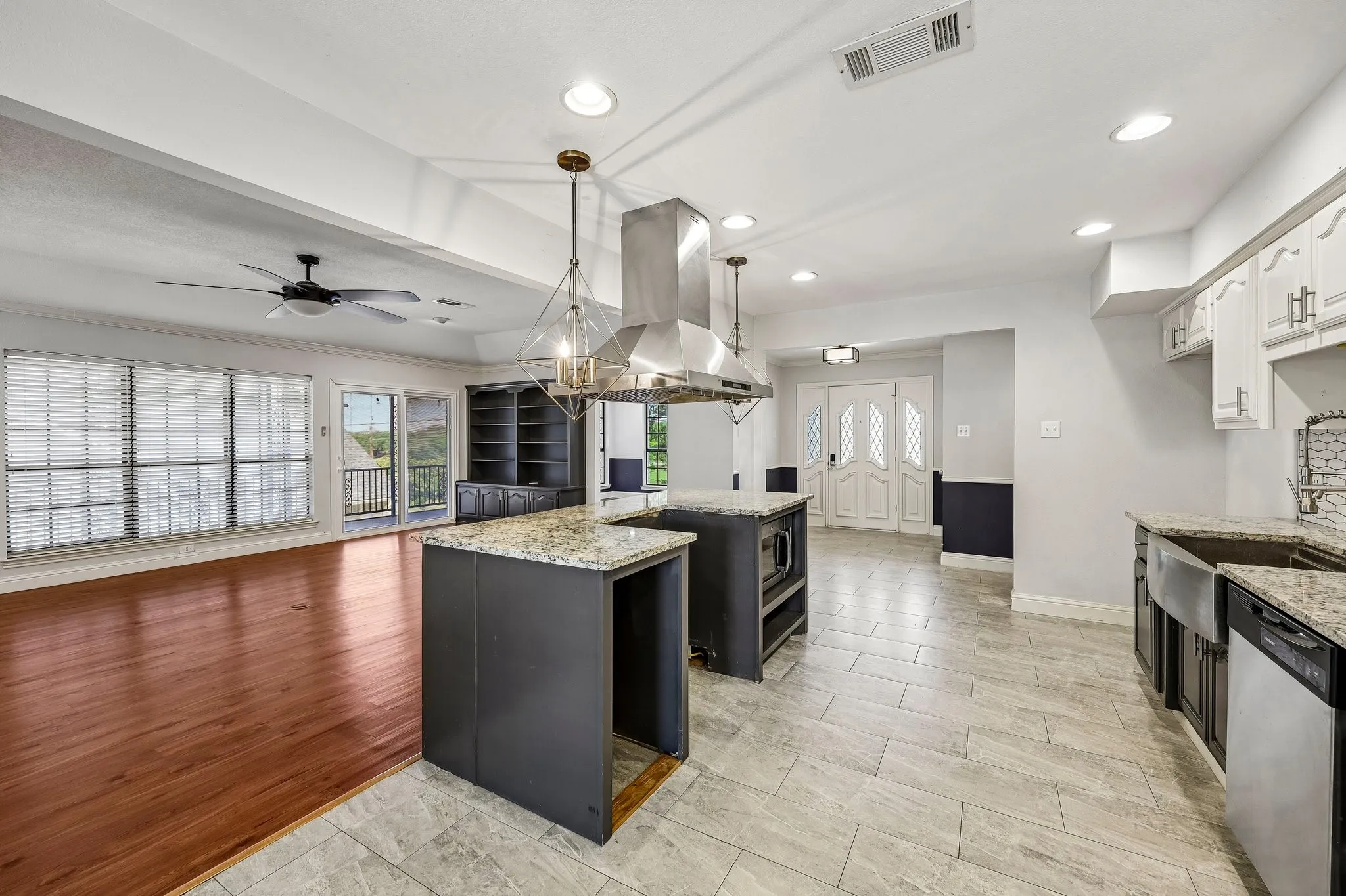 Single Family Residence For Sale in Hood County , 5209 Fairway Circle, De Cordova, Texas 76049, 4 Bedroom, 2 Bathroom, 3 Garage spaces, 2,526 Sqft, built in 1988, mls#21267330, Real Estate Agent in De Cordova, Homes For Sale in Hood county, Homes For Sale in De Cordova, Realtor in De Cordova Texas, Real Estate Brokerage Independent Realty Texas, Luminita Cordes Realtor