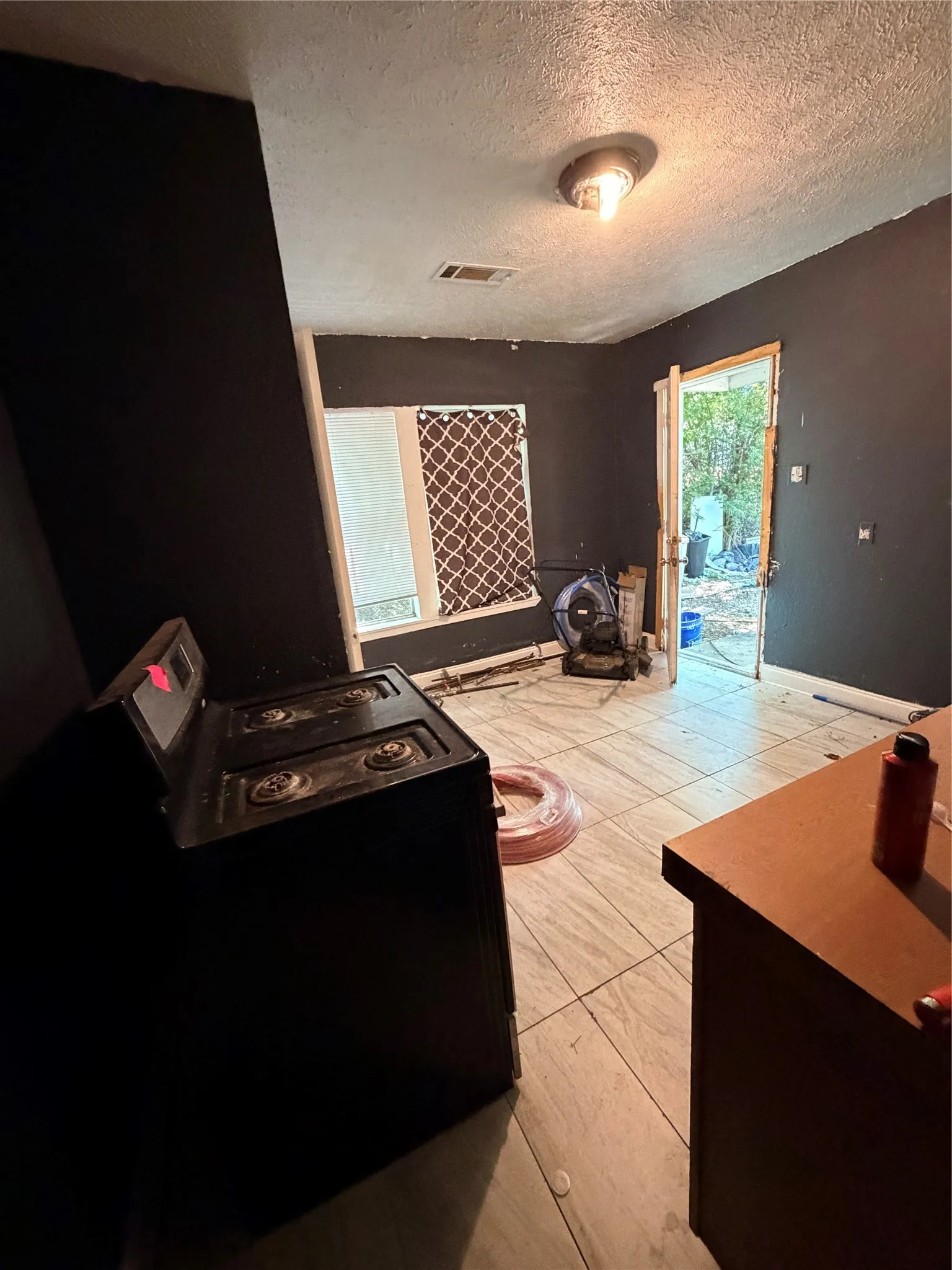 Single Family Residence For Sale in Dallas County , 1531 Padgitt Avenue, Dallas, Texas 75203, 2 Bedrooms, 1 Bathroom, Garage spaces, 832 Sqft, built in 1938, Price $160,000, mls#21271172, Real Estate Agent in Dallas, Homes For Sale in Dallas county, Homes For Sale in Dallas, Realtor in Dallas Texas, Real Estate Brokerage Independent Realty Texas, Luminita Cordes Realtor