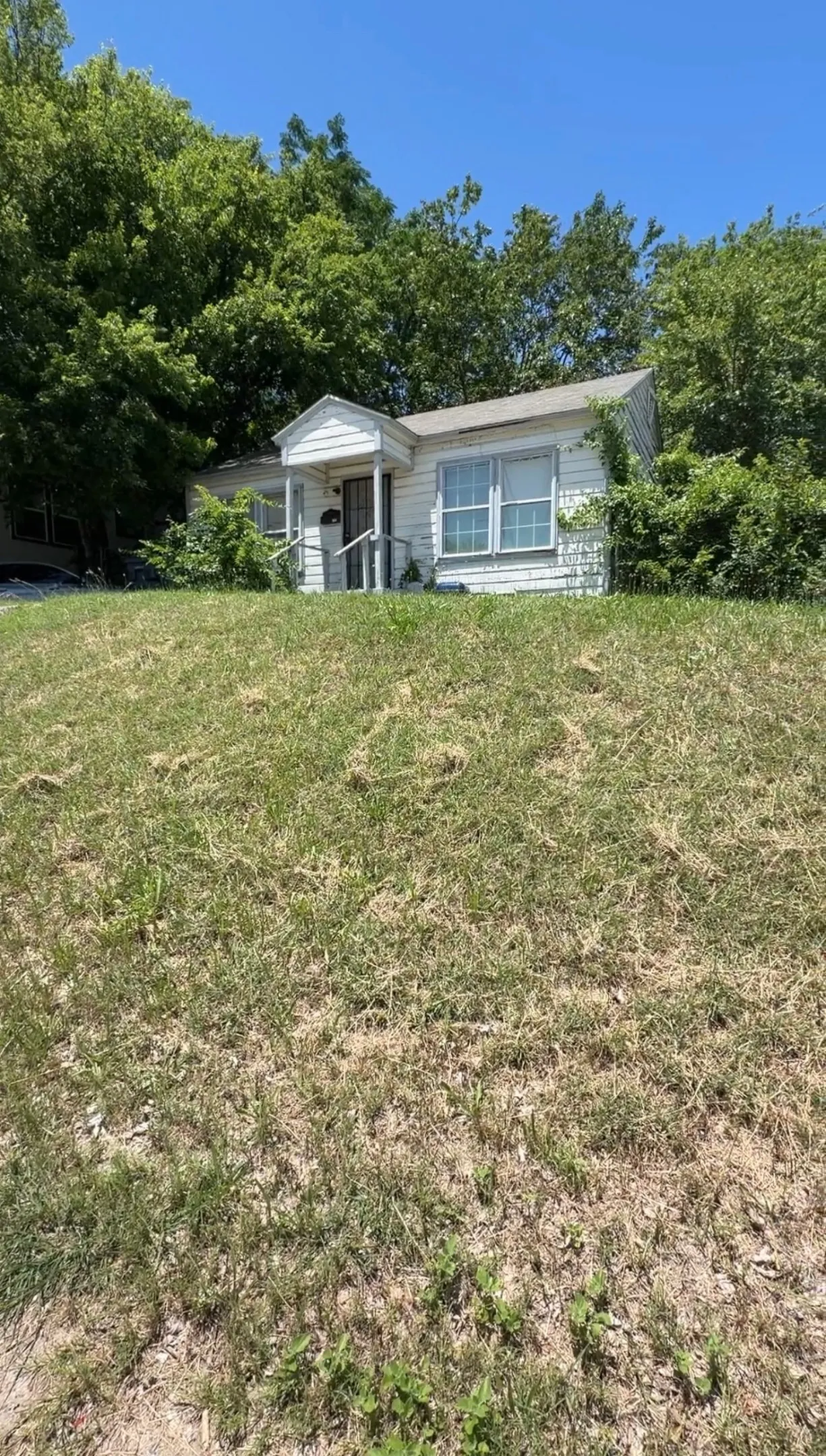 Single Family Residence For Sale in Dallas County , 1531 Padgitt Avenue, Dallas, Texas 75203, 2 Bedrooms, 1 Bathroom, Garage spaces, 832 Sqft, built in 1938, Price $160,000, mls#21271172, Real Estate Agent in Dallas, Homes For Sale in Dallas county, Homes For Sale in Dallas, Realtor in Dallas Texas, Real Estate Brokerage Independent Realty Texas, Luminita Cordes Realtor
