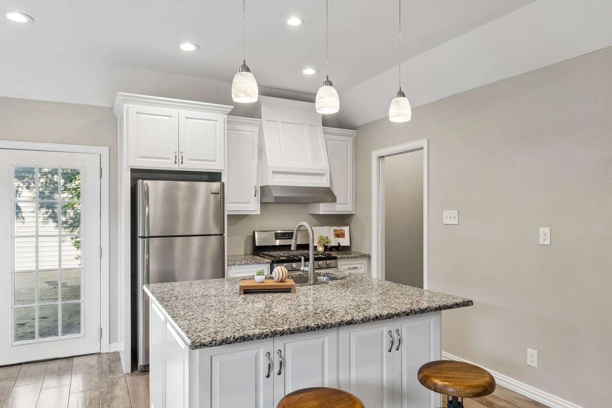 Single Family Residence For Sale in Dallas County , 9966 Coppedge Lane, Dallas, Texas 75220, 3 Bedroom, 2 Bathroom, Garage spaces, 2,122 Sqft, built in 1951, mls#21267942, Real Estate Agent in Dallas, Homes For Sale in Dallas county, Homes For Sale in Dallas, Realtor in Dallas Texas, Real Estate Brokerage Independent Realty Texas, Luminita Cordes Realtor