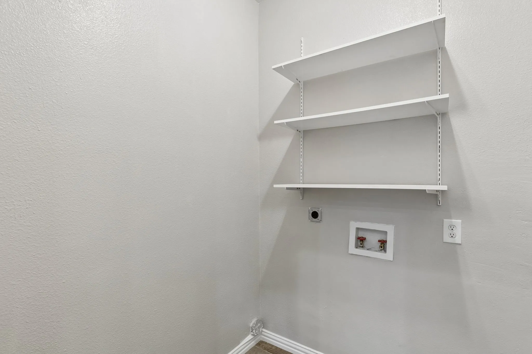 Single Family Residence For Sale in Dallas County , 9966 Coppedge Lane, Dallas, Texas 75220, 3 Bedroom, 2 Bathroom, Garage spaces, 2,122 Sqft, built in 1951, mls#21267942, Real Estate Agent in Dallas, Homes For Sale in Dallas county, Homes For Sale in Dallas, Realtor in Dallas Texas, Real Estate Brokerage Independent Realty Texas, Luminita Cordes Realtor