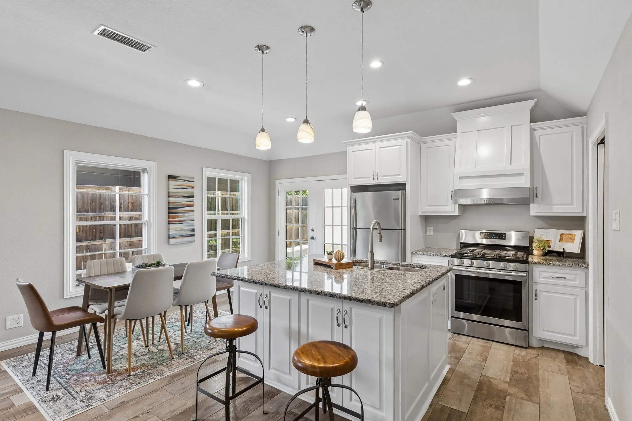 Single Family Residence For Sale in Dallas County , 9966 Coppedge Lane, Dallas, Texas 75220, 3 Bedroom, 2 Bathroom, Garage spaces, 2,122 Sqft, built in 1951, mls#21267942, Real Estate Agent in Dallas, Homes For Sale in Dallas county, Homes For Sale in Dallas, Realtor in Dallas Texas, Real Estate Brokerage Independent Realty Texas, Luminita Cordes Realtor