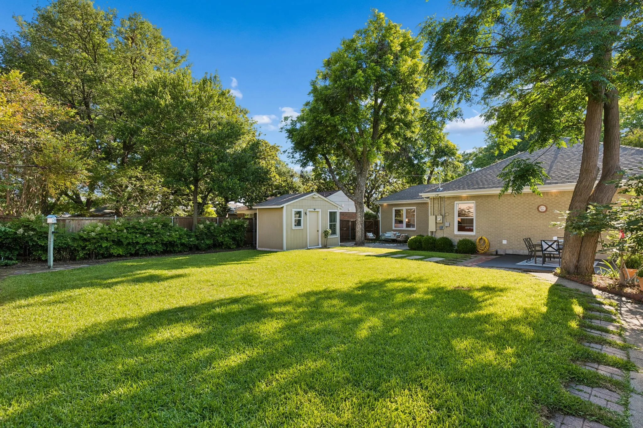 Single Family Residence For Sale in Dallas County , 9966 Coppedge Lane, Dallas, Texas 75220, 3 Bedroom, 2 Bathroom, Garage spaces, 2,122 Sqft, built in 1951, mls#21267942, Real Estate Agent in Dallas, Homes For Sale in Dallas county, Homes For Sale in Dallas, Realtor in Dallas Texas, Real Estate Brokerage Independent Realty Texas, Luminita Cordes Realtor