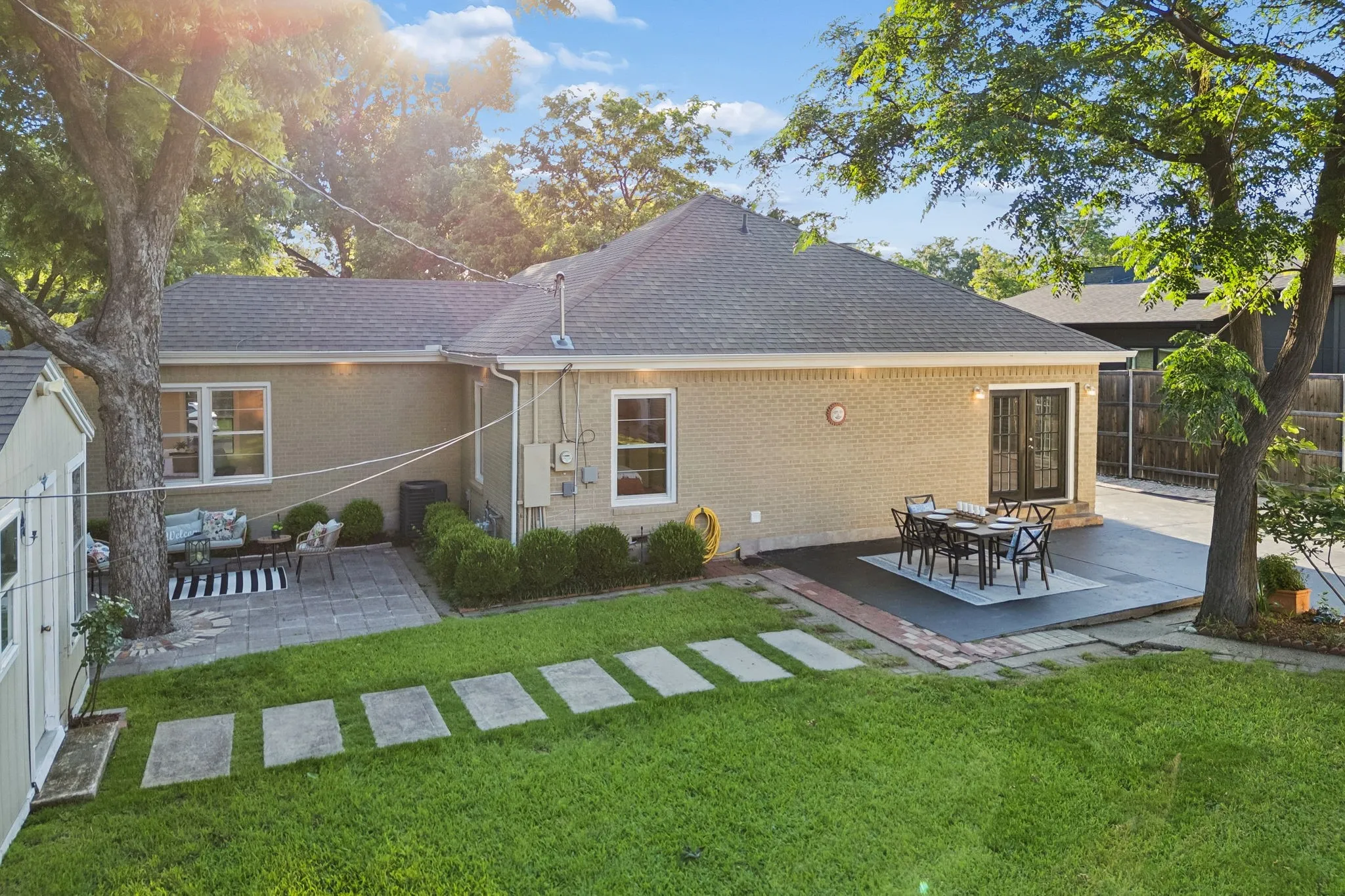 Single Family Residence For Sale in Dallas County , 9966 Coppedge Lane, Dallas, Texas 75220, 3 Bedroom, 2 Bathroom, Garage spaces, 2,122 Sqft, built in 1951, mls#21267942, Real Estate Agent in Dallas, Homes For Sale in Dallas county, Homes For Sale in Dallas, Realtor in Dallas Texas, Real Estate Brokerage Independent Realty Texas, Luminita Cordes Realtor