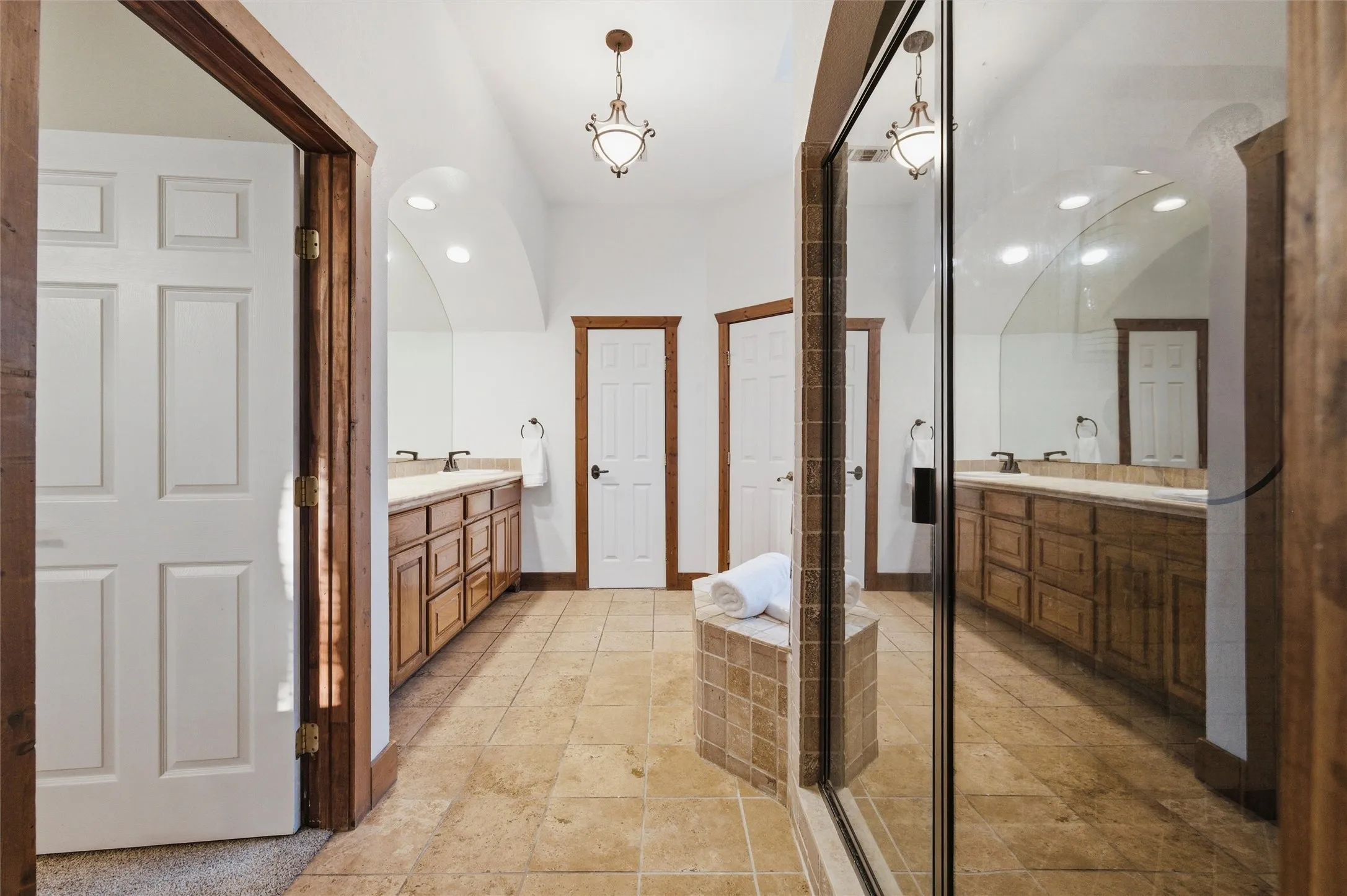 Single Family Residence For Sale in Ellis County , 5079 April Lane, Waxahachie, Texas 75165, 5 Bedroom, 4 Bathroom, 3 Garage spaces, 4,456 Sqft, built in 2002, Price $899,000, mls#21270979, Real Estate Agent in Waxahachie, Homes For Sale in Ellis county, Homes For Sale in Waxahachie, Realtor in Waxahachie Texas, Real Estate Brokerage Independent Realty Texas, Luminita Cordes Realtor
