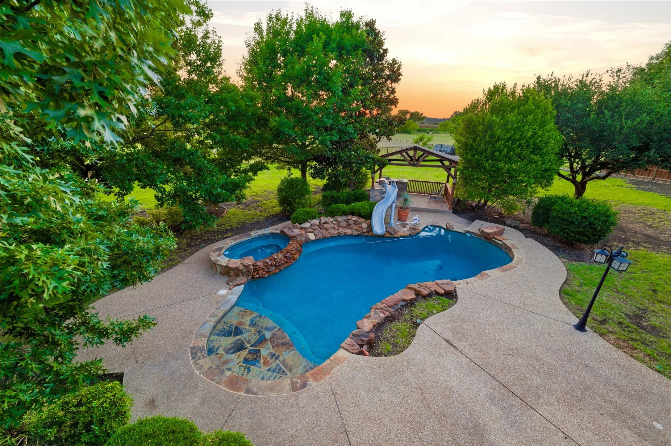 Single Family Residence For Sale in Ellis County , 5079 April Lane, Waxahachie, Texas 75165, 5 Bedroom, 4 Bathroom, 3 Garage spaces, 4,456 Sqft, built in 2002, Price $899,000, mls#21270979, Real Estate Agent in Waxahachie, Homes For Sale in Ellis county, Homes For Sale in Waxahachie, Realtor in Waxahachie Texas, Real Estate Brokerage Independent Realty Texas, Luminita Cordes Realtor