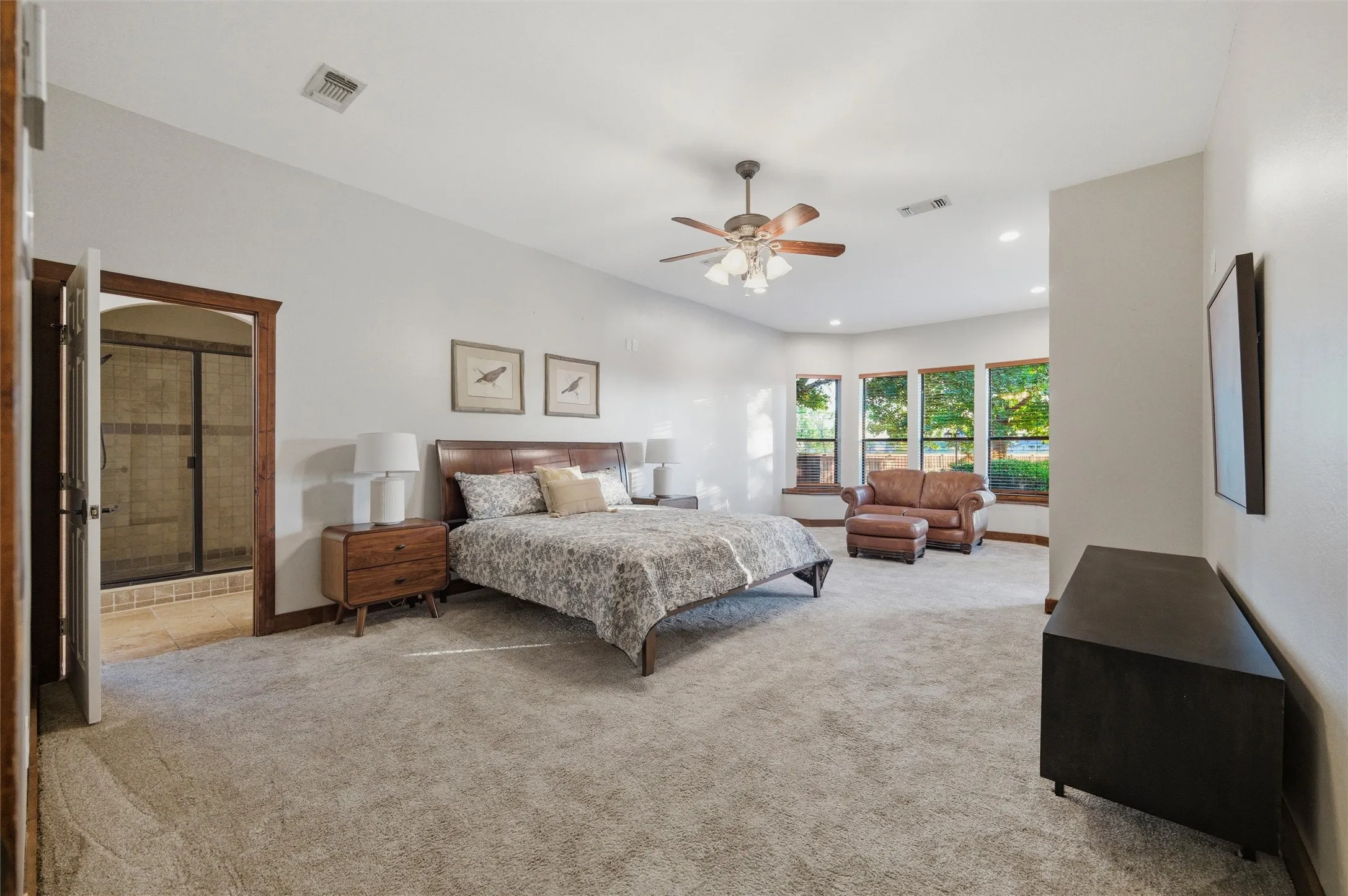 Single Family Residence For Sale in Ellis County , 5079 April Lane, Waxahachie, Texas 75165, 5 Bedroom, 4 Bathroom, 3 Garage spaces, 4,456 Sqft, built in 2002, Price $899,000, mls#21270979, Real Estate Agent in Waxahachie, Homes For Sale in Ellis county, Homes For Sale in Waxahachie, Realtor in Waxahachie Texas, Real Estate Brokerage Independent Realty Texas, Luminita Cordes Realtor