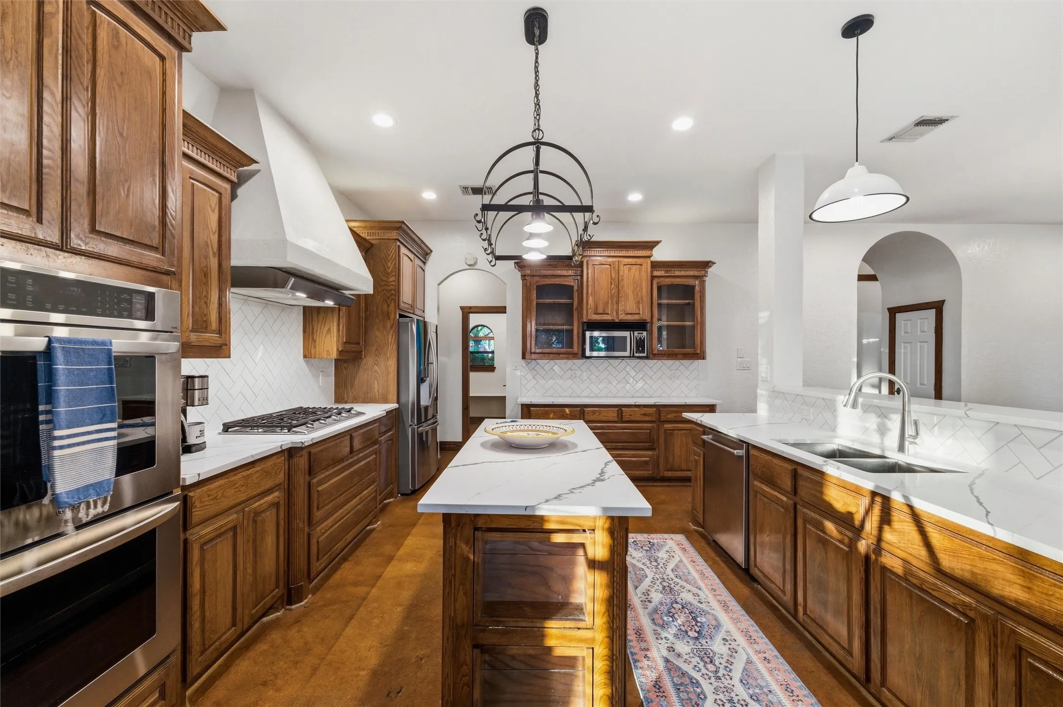 Single Family Residence For Sale in Ellis County , 5079 April Lane, Waxahachie, Texas 75165, 5 Bedroom, 4 Bathroom, 3 Garage spaces, 4,456 Sqft, built in 2002, Price $899,000, mls#21270979, Real Estate Agent in Waxahachie, Homes For Sale in Ellis county, Homes For Sale in Waxahachie, Realtor in Waxahachie Texas, Real Estate Brokerage Independent Realty Texas, Luminita Cordes Realtor