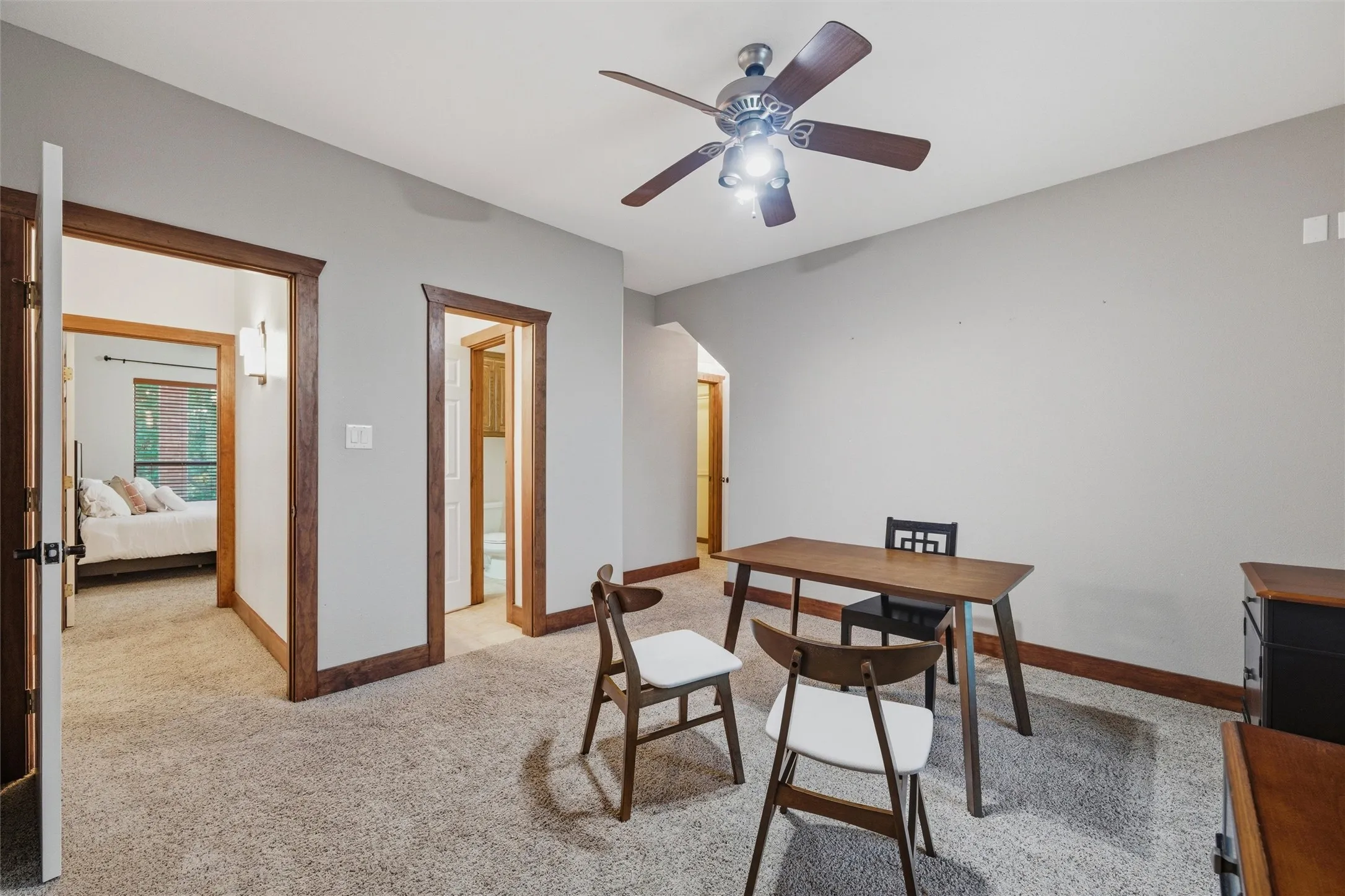 Single Family Residence For Sale in Ellis County , 5079 April Lane, Waxahachie, Texas 75165, 5 Bedroom, 4 Bathroom, 3 Garage spaces, 4,456 Sqft, built in 2002, Price $899,000, mls#21270979, Real Estate Agent in Waxahachie, Homes For Sale in Ellis county, Homes For Sale in Waxahachie, Realtor in Waxahachie Texas, Real Estate Brokerage Independent Realty Texas, Luminita Cordes Realtor