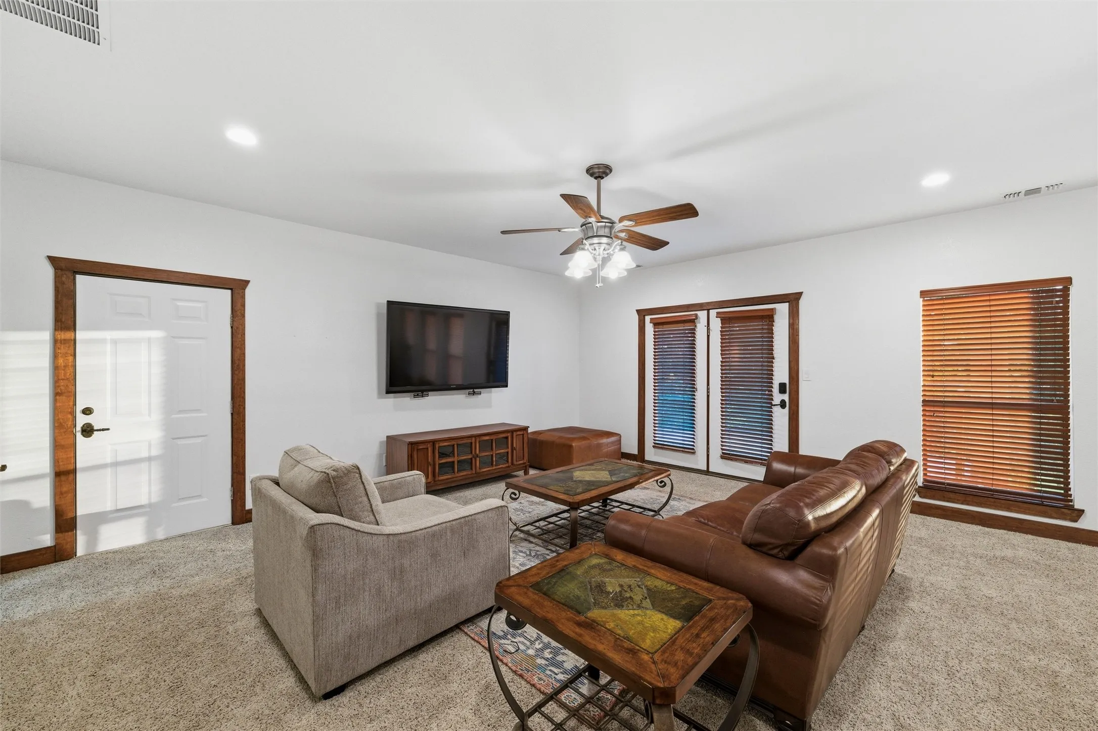 Single Family Residence For Sale in Ellis County , 5079 April Lane, Waxahachie, Texas 75165, 5 Bedroom, 4 Bathroom, 3 Garage spaces, 4,456 Sqft, built in 2002, Price $899,000, mls#21270979, Real Estate Agent in Waxahachie, Homes For Sale in Ellis county, Homes For Sale in Waxahachie, Realtor in Waxahachie Texas, Real Estate Brokerage Independent Realty Texas, Luminita Cordes Realtor