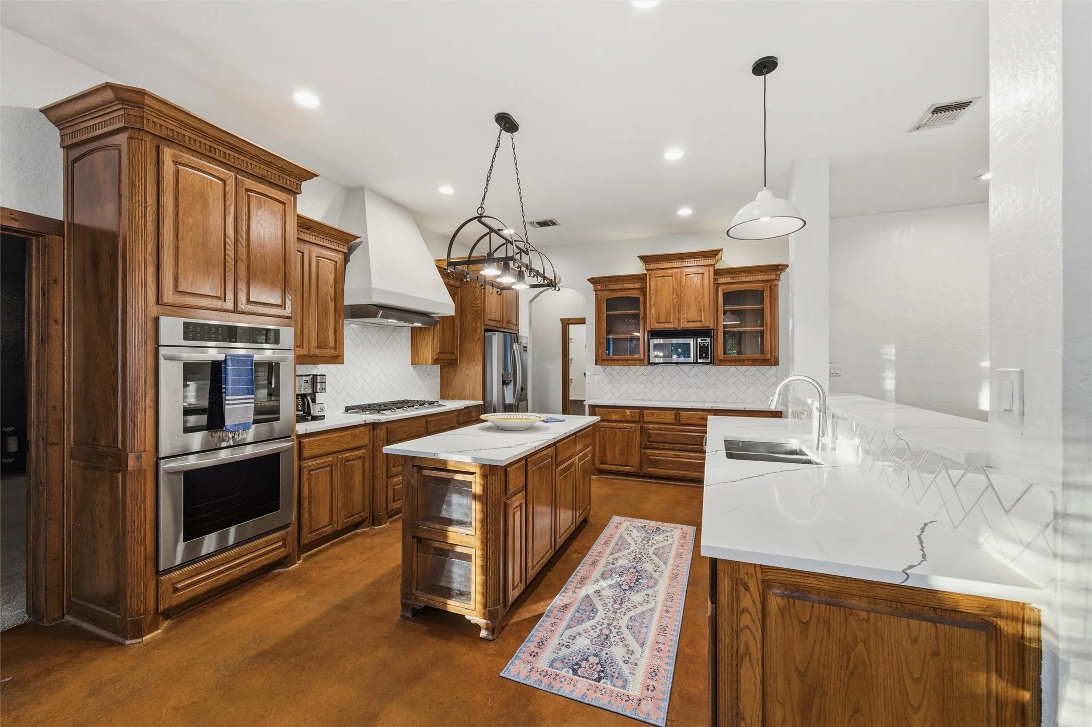 Single Family Residence For Sale in Ellis County , 5079 April Lane, Waxahachie, Texas 75165, 5 Bedroom, 4 Bathroom, 3 Garage spaces, 4,456 Sqft, built in 2002, Price $899,000, mls#21270979, Real Estate Agent in Waxahachie, Homes For Sale in Ellis county, Homes For Sale in Waxahachie, Realtor in Waxahachie Texas, Real Estate Brokerage Independent Realty Texas, Luminita Cordes Realtor