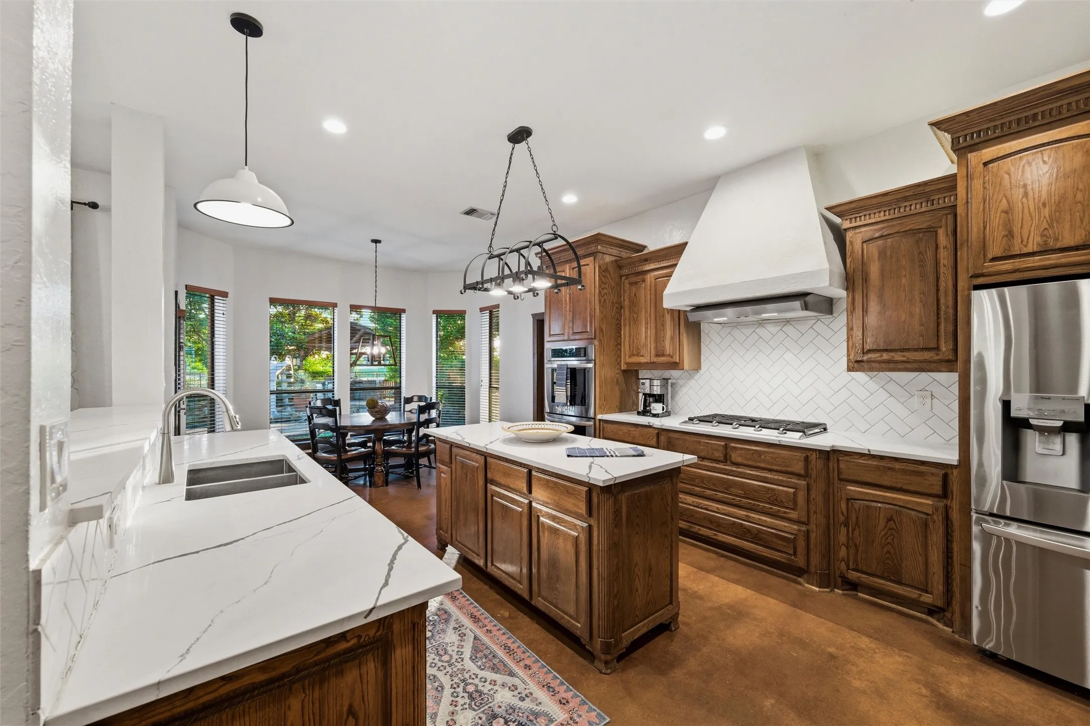 Single Family Residence For Sale in Ellis County , 5079 April Lane, Waxahachie, Texas 75165, 5 Bedroom, 4 Bathroom, 3 Garage spaces, 4,456 Sqft, built in 2002, Price $899,000, mls#21270979, Real Estate Agent in Waxahachie, Homes For Sale in Ellis county, Homes For Sale in Waxahachie, Realtor in Waxahachie Texas, Real Estate Brokerage Independent Realty Texas, Luminita Cordes Realtor