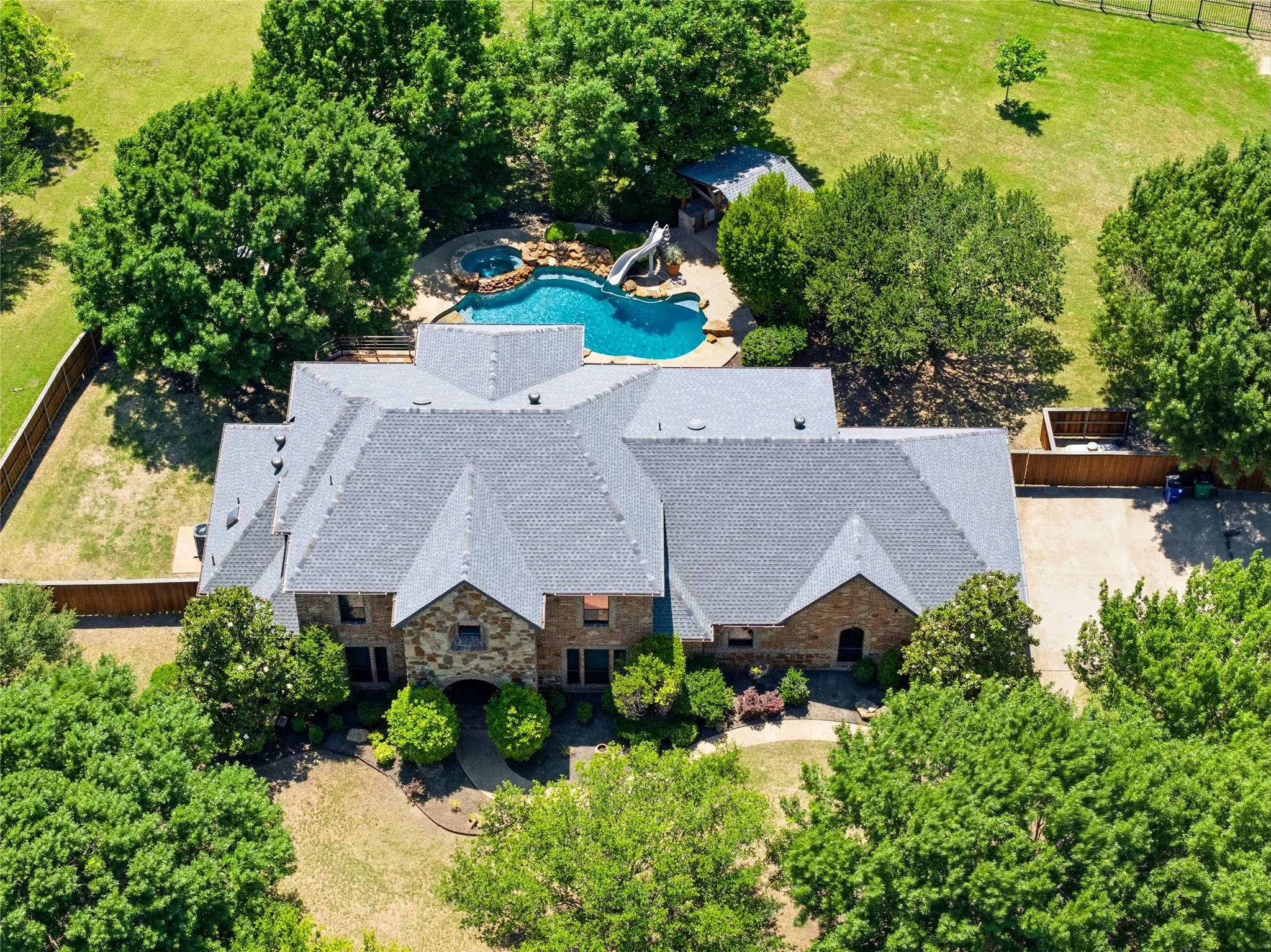 Single Family Residence For Sale in Ellis County , 5079 April Lane, Waxahachie, Texas 75165, 5 Bedroom, 4 Bathroom, 3 Garage spaces, 4,456 Sqft, built in 2002, Price $899,000, mls#21270979, Real Estate Agent in Waxahachie, Homes For Sale in Ellis county, Homes For Sale in Waxahachie, Realtor in Waxahachie Texas, Real Estate Brokerage Independent Realty Texas, Luminita Cordes Realtor