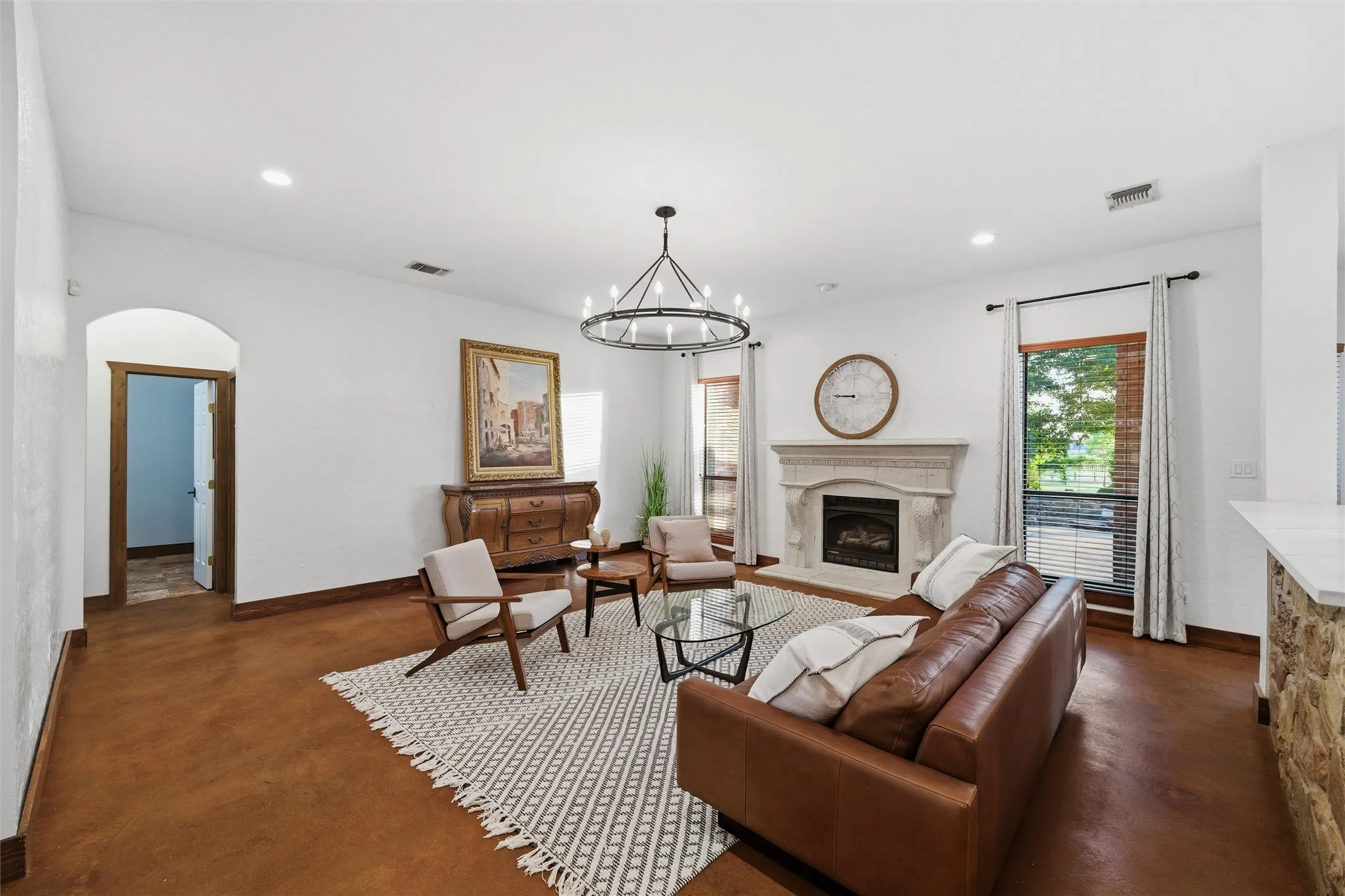 Single Family Residence For Sale in Ellis County , 5079 April Lane, Waxahachie, Texas 75165, 5 Bedroom, 4 Bathroom, 3 Garage spaces, 4,456 Sqft, built in 2002, Price $899,000, mls#21270979, Real Estate Agent in Waxahachie, Homes For Sale in Ellis county, Homes For Sale in Waxahachie, Realtor in Waxahachie Texas, Real Estate Brokerage Independent Realty Texas, Luminita Cordes Realtor