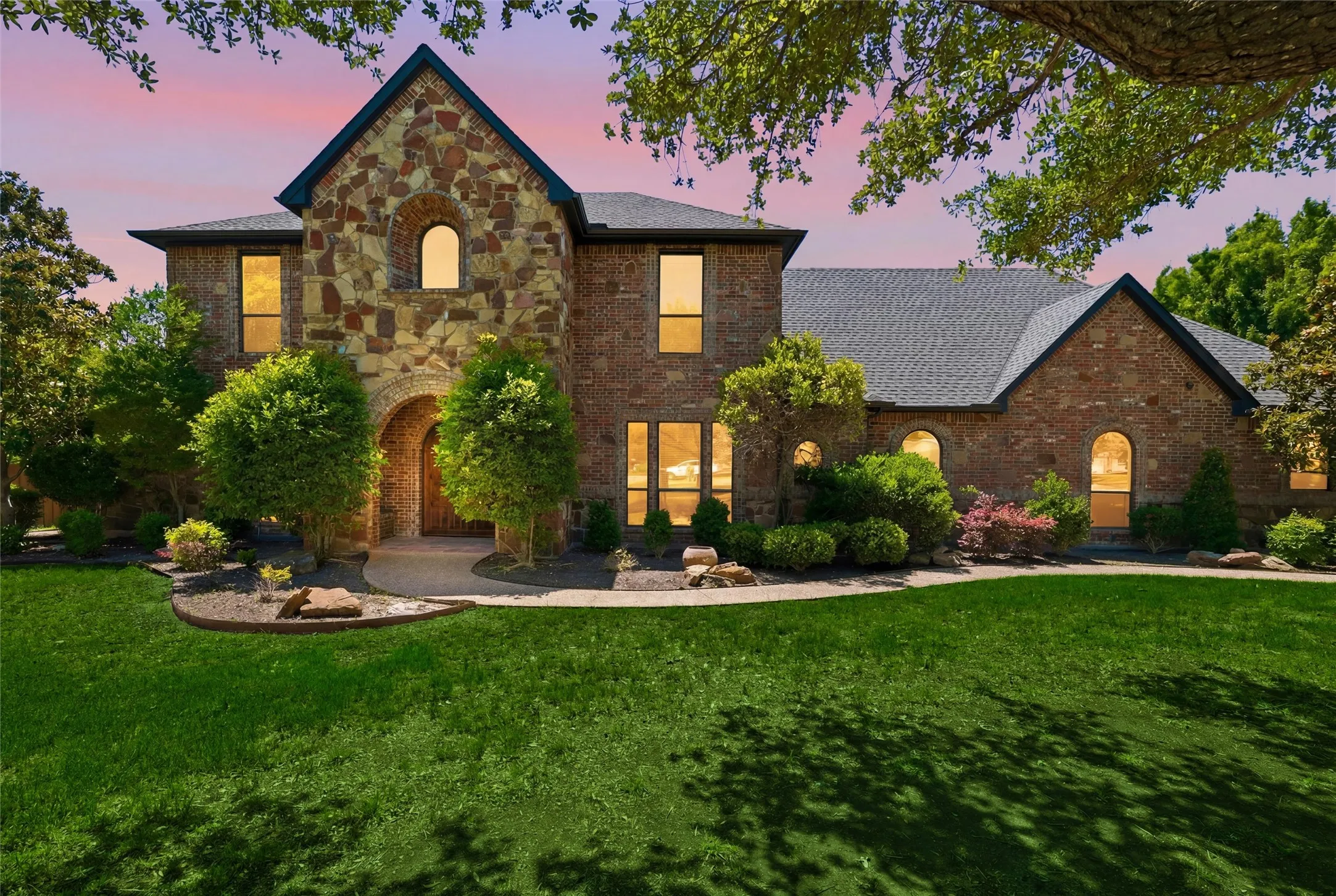 Single Family Residence For Sale in Ellis County , 5079 April Lane, Waxahachie, Texas 75165, 5 Bedroom, 4 Bathroom, 3 Garage spaces, 4,456 Sqft, built in 2002, Price $899,000, mls#21270979, Real Estate Agent in Waxahachie, Homes For Sale in Ellis county, Homes For Sale in Waxahachie, Realtor in Waxahachie Texas, Real Estate Brokerage Independent Realty Texas, Luminita Cordes Realtor