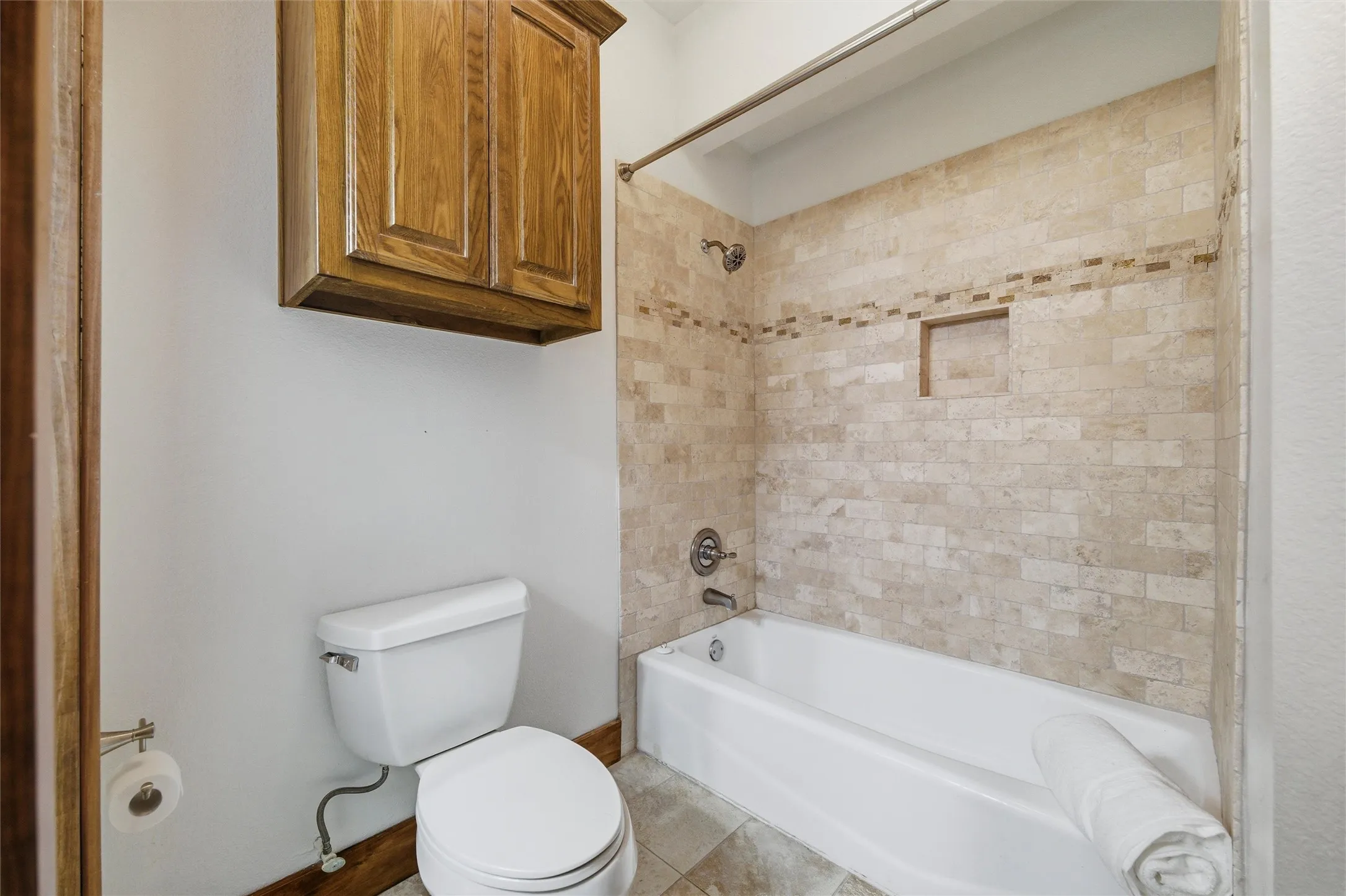 Single Family Residence For Sale in Ellis County , 5079 April Lane, Waxahachie, Texas 75165, 5 Bedroom, 4 Bathroom, 3 Garage spaces, 4,456 Sqft, built in 2002, Price $899,000, mls#21270979, Real Estate Agent in Waxahachie, Homes For Sale in Ellis county, Homes For Sale in Waxahachie, Realtor in Waxahachie Texas, Real Estate Brokerage Independent Realty Texas, Luminita Cordes Realtor