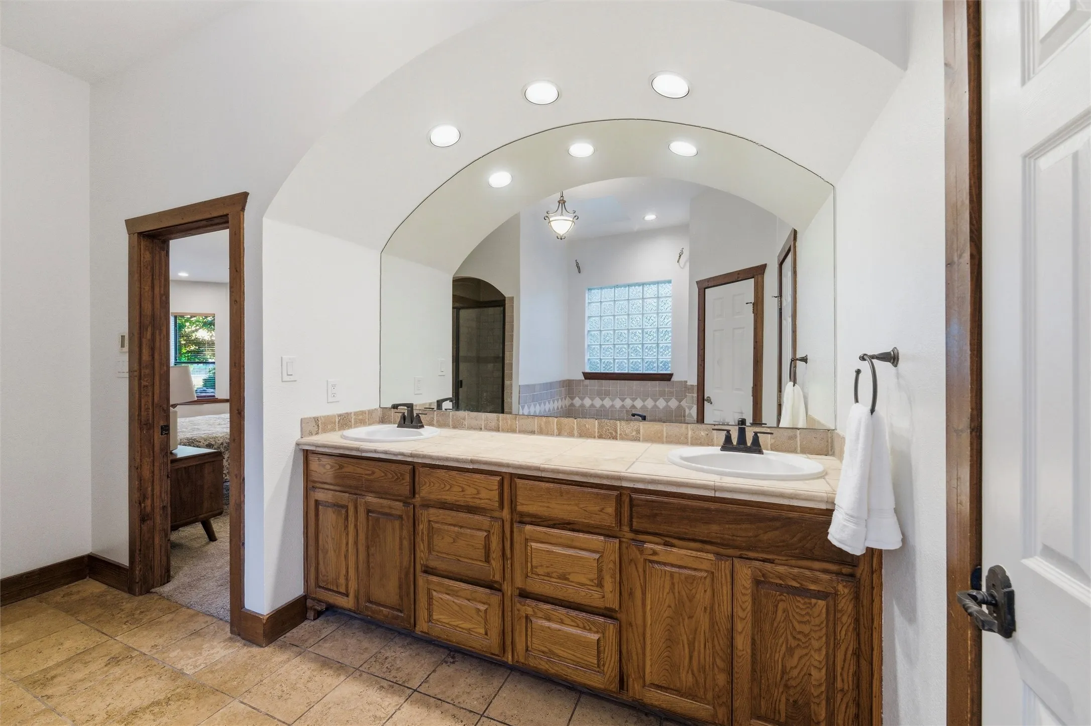Single Family Residence For Sale in Ellis County , 5079 April Lane, Waxahachie, Texas 75165, 5 Bedroom, 4 Bathroom, 3 Garage spaces, 4,456 Sqft, built in 2002, Price $899,000, mls#21270979, Real Estate Agent in Waxahachie, Homes For Sale in Ellis county, Homes For Sale in Waxahachie, Realtor in Waxahachie Texas, Real Estate Brokerage Independent Realty Texas, Luminita Cordes Realtor