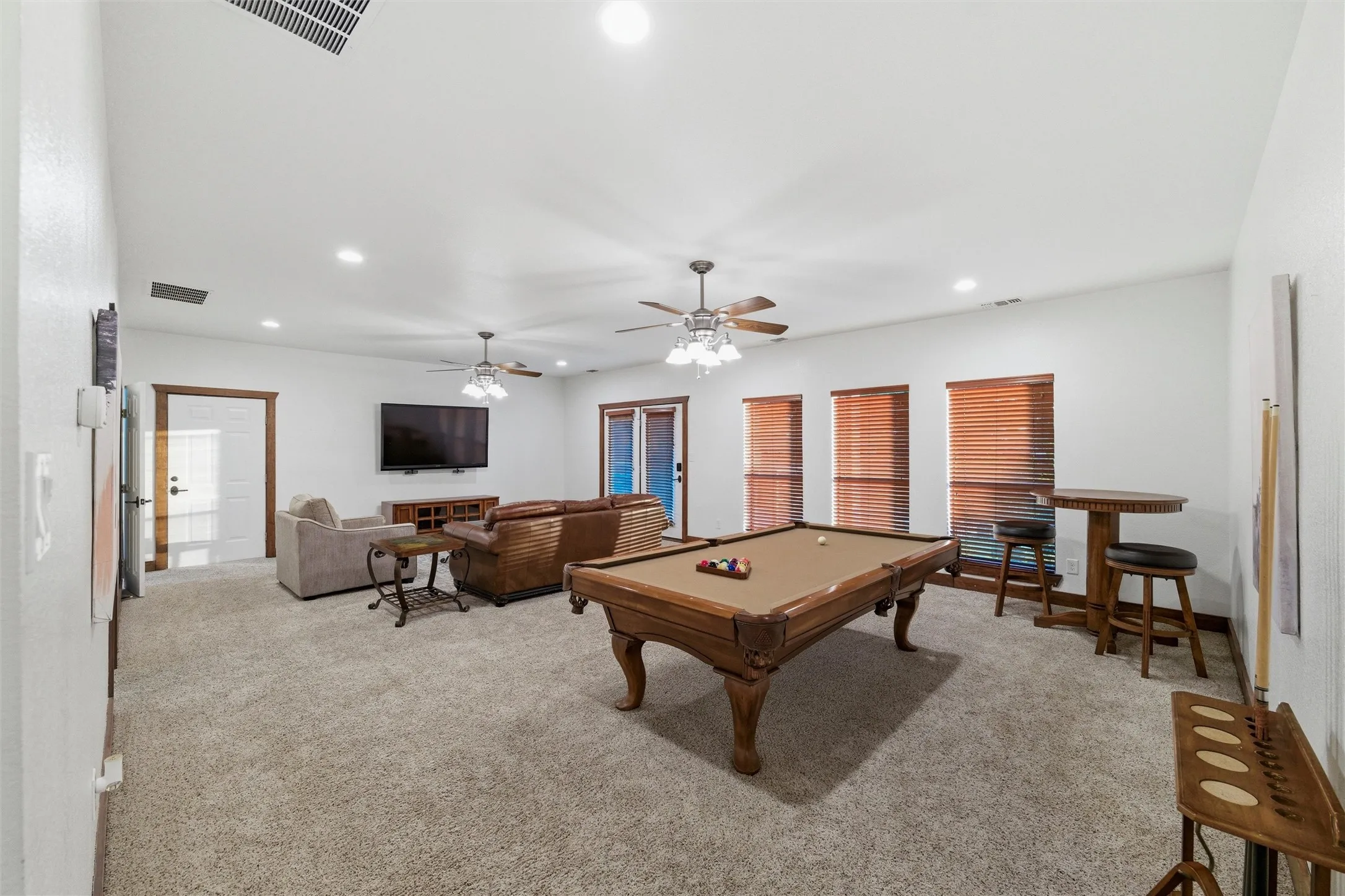 Single Family Residence For Sale in Ellis County , 5079 April Lane, Waxahachie, Texas 75165, 5 Bedroom, 4 Bathroom, 3 Garage spaces, 4,456 Sqft, built in 2002, Price $899,000, mls#21270979, Real Estate Agent in Waxahachie, Homes For Sale in Ellis county, Homes For Sale in Waxahachie, Realtor in Waxahachie Texas, Real Estate Brokerage Independent Realty Texas, Luminita Cordes Realtor