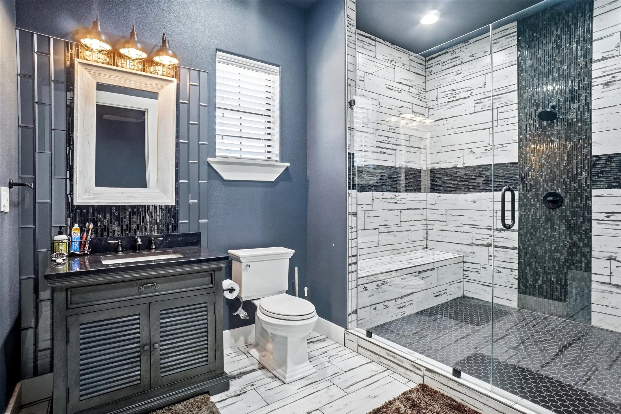 Look at this shower in the guest quarters!