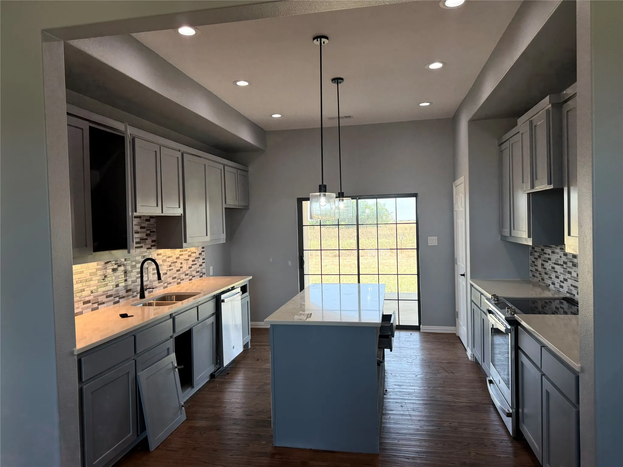Farm For Sale in Cooke County , 1405 County Road 247, Valley View, Texas 76272, 4 Bedroom, 4 Bathroom, 2 Garage spaces, 3,562 Sqft, built in 2019, mls#21247872, Real Estate Agent in Valley View, Homes For Sale in Cooke county, Homes For Sale in Valley View, Realtor in Valley View Texas, Real Estate Brokerage Independent Realty Texas, Luminita Cordes Realtor