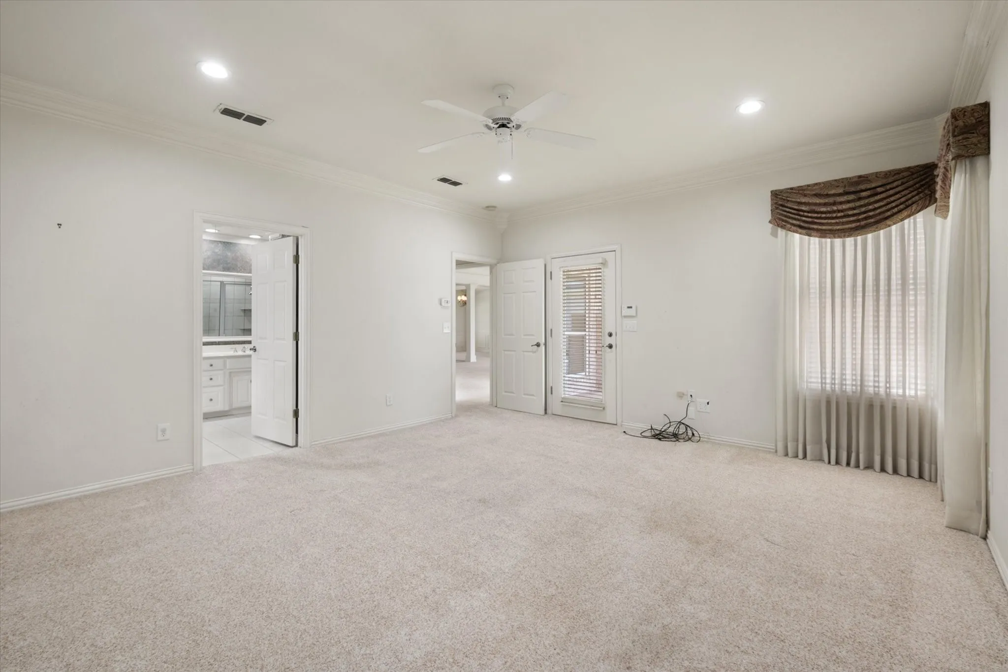 Single Family Residence For Sale in Parker County , 128 Rim Rock Road, Aledo, Texas 76008, 4 Bedroom, 4 Bathroom, 4 Garage spaces, 3,733 Sqft, built in 1998, mls#21270028, Real Estate Agent in Aledo, Homes For Sale in Parker county, Homes For Sale in Aledo, Realtor in Aledo Texas, Real Estate Brokerage Independent Realty Texas, Luminita Cordes Realtor