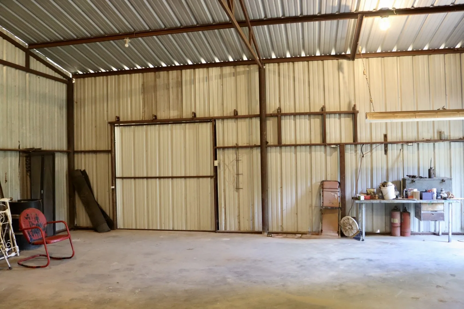 Single Family Residence For Sale in Fannin County , 387 County Road 2101, Ivanhoe, Texas 75447, 2 Bedroom, 1 Bathroom, Garage spaces, 1,336 Sqft, built in 1950, mls#21271147, Real Estate Agent in Ivanhoe, Homes For Sale in Fannin county, Homes For Sale in Ivanhoe, Realtor in Ivanhoe Texas, Real Estate Brokerage Independent Realty Texas, Luminita Cordes Realtor