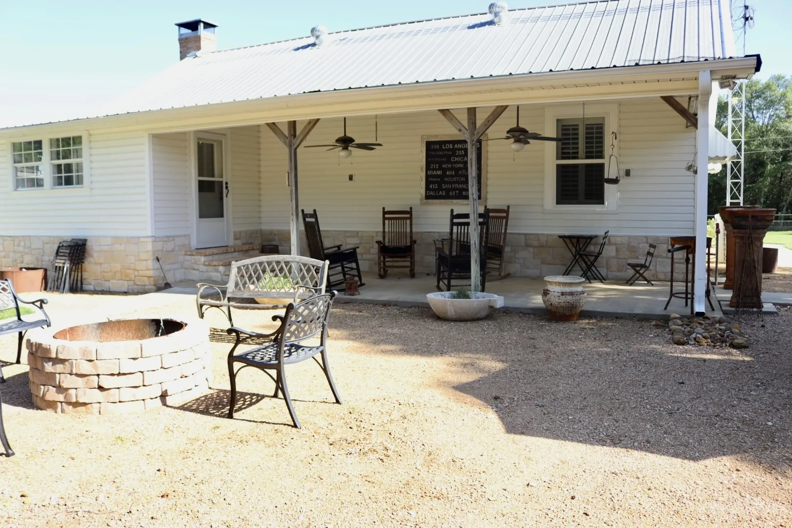 Single Family Residence For Sale in Fannin County , 387 County Road 2101, Ivanhoe, Texas 75447, 2 Bedroom, 1 Bathroom, Garage spaces, 1,336 Sqft, built in 1950, mls#21271147, Real Estate Agent in Ivanhoe, Homes For Sale in Fannin county, Homes For Sale in Ivanhoe, Realtor in Ivanhoe Texas, Real Estate Brokerage Independent Realty Texas, Luminita Cordes Realtor