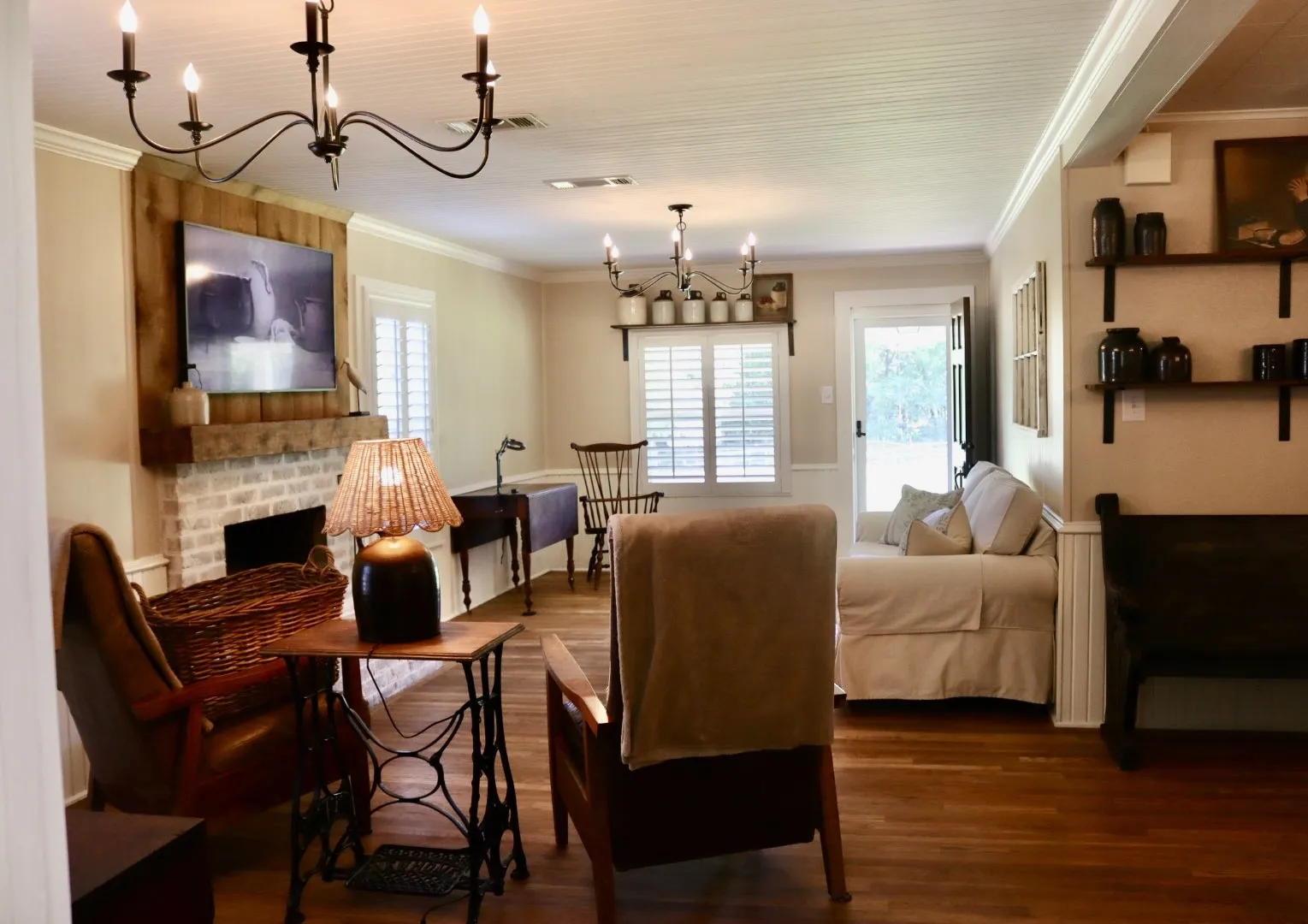Single Family Residence For Sale in Fannin County , 387 County Road 2101, Ivanhoe, Texas 75447, 2 Bedroom, 1 Bathroom, Garage spaces, 1,336 Sqft, built in 1950, mls#21271147, Real Estate Agent in Ivanhoe, Homes For Sale in Fannin county, Homes For Sale in Ivanhoe, Realtor in Ivanhoe Texas, Real Estate Brokerage Independent Realty Texas, Luminita Cordes Realtor