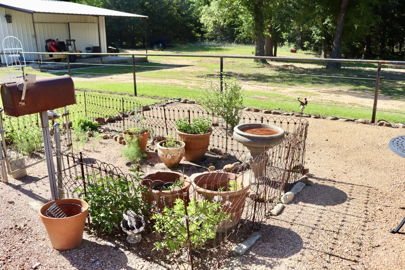 Single Family Residence For Sale in Fannin County , 387 County Road 2101, Ivanhoe, Texas 75447, 2 Bedroom, 1 Bathroom, Garage spaces, 1,336 Sqft, built in 1950, mls#21271147, Real Estate Agent in Ivanhoe, Homes For Sale in Fannin county, Homes For Sale in Ivanhoe, Realtor in Ivanhoe Texas, Real Estate Brokerage Independent Realty Texas, Luminita Cordes Realtor