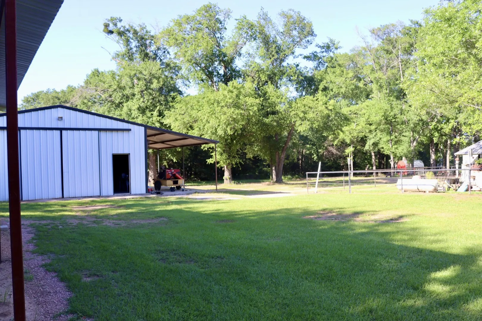 Single Family Residence For Sale in Fannin County , 387 County Road 2101, Ivanhoe, Texas 75447, 2 Bedroom, 1 Bathroom, Garage spaces, 1,336 Sqft, built in 1950, mls#21271147, Real Estate Agent in Ivanhoe, Homes For Sale in Fannin county, Homes For Sale in Ivanhoe, Realtor in Ivanhoe Texas, Real Estate Brokerage Independent Realty Texas, Luminita Cordes Realtor