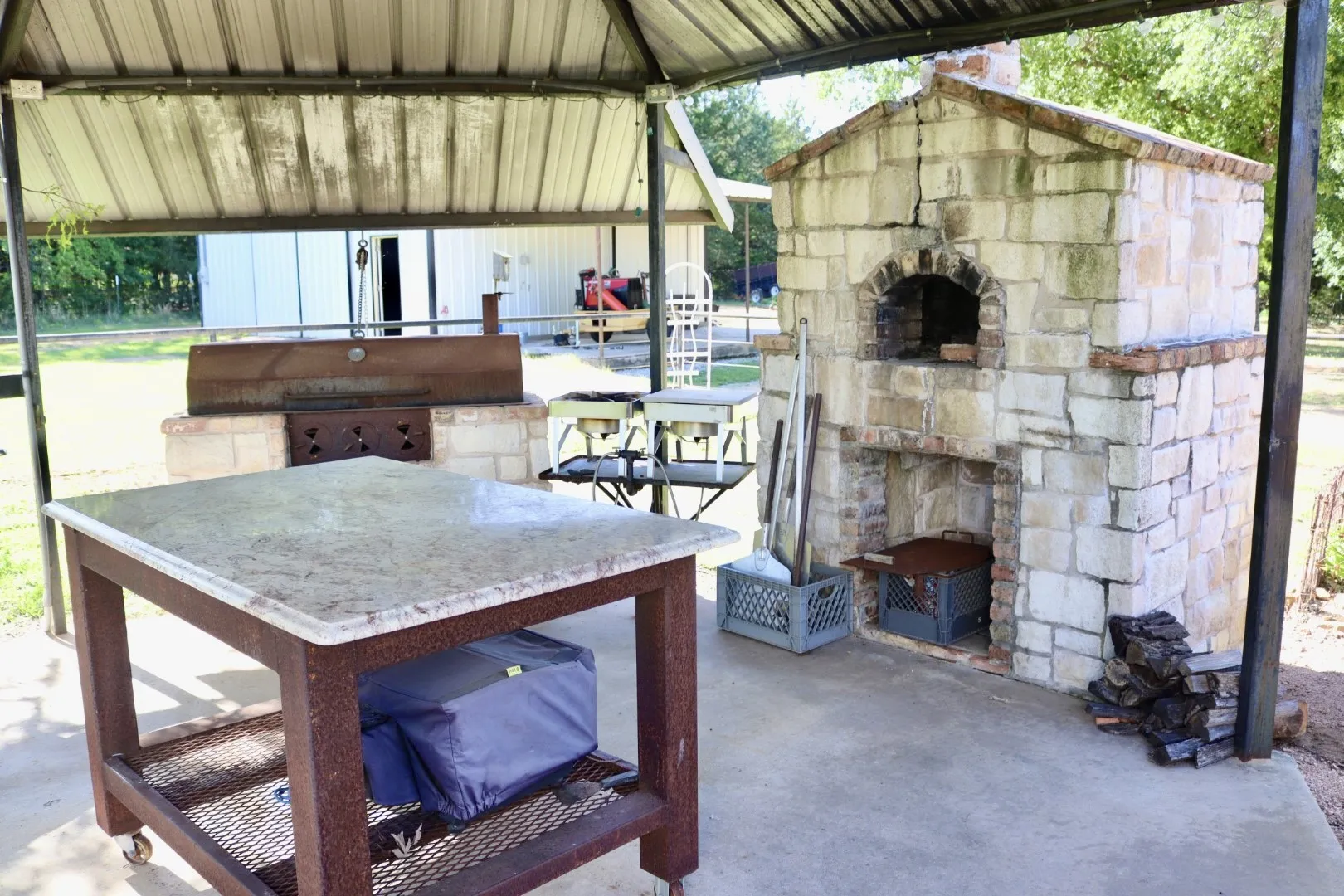 Single Family Residence For Sale in Fannin County , 387 County Road 2101, Ivanhoe, Texas 75447, 2 Bedroom, 1 Bathroom, Garage spaces, 1,336 Sqft, built in 1950, mls#21271147, Real Estate Agent in Ivanhoe, Homes For Sale in Fannin county, Homes For Sale in Ivanhoe, Realtor in Ivanhoe Texas, Real Estate Brokerage Independent Realty Texas, Luminita Cordes Realtor