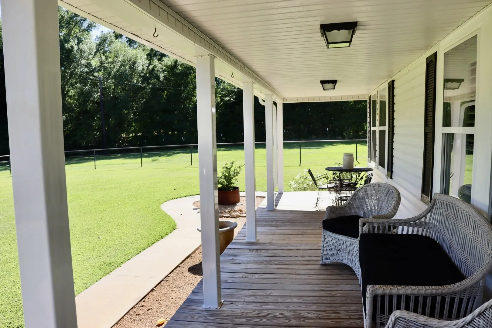 Single Family Residence For Sale in Fannin County , 387 County Road 2101, Ivanhoe, Texas 75447, 2 Bedroom, 1 Bathroom, Garage spaces, 1,336 Sqft, built in 1950, mls#21271147, Real Estate Agent in Ivanhoe, Homes For Sale in Fannin county, Homes For Sale in Ivanhoe, Realtor in Ivanhoe Texas, Real Estate Brokerage Independent Realty Texas, Luminita Cordes Realtor