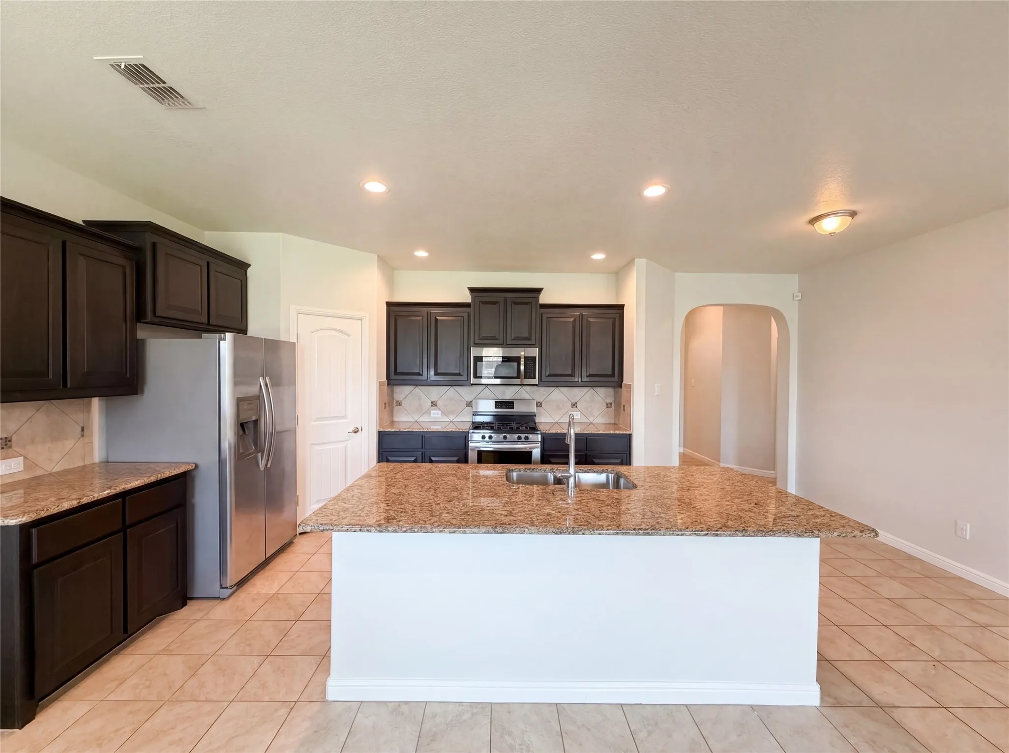 Single Family Residence For Sale in Denton County , 4312 Chicory Court, Denton, Texas 76210, 4 Bedroom, 2 Bathroom, 2 Garage spaces, 1,652 Sqft, built in 2018, mls#21271253, Real Estate Agent in Denton, Homes For Sale in Denton county, Homes For Sale in Denton, Realtor in Denton Texas, Real Estate Brokerage Independent Realty Texas, Luminita Cordes Realtor