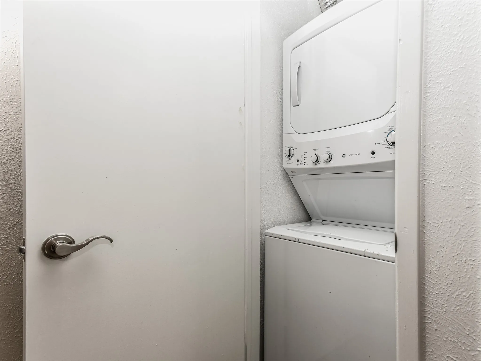 Condominium For Rent in Dallas County , 3022 Forest Lane 211, Dallas, Texas 75234, 1 Bedroom, 1 Bathroom, Garage spaces, 753 Sqft, built in 1982, mls#21271238, Real Estate Agent in Dallas, Homes For Rent in Dallas county, Homes For Rent in Dallas, Realtor in Dallas Texas, Real Estate Brokerage Independent Realty Texas, Luminita Cordes Realtor